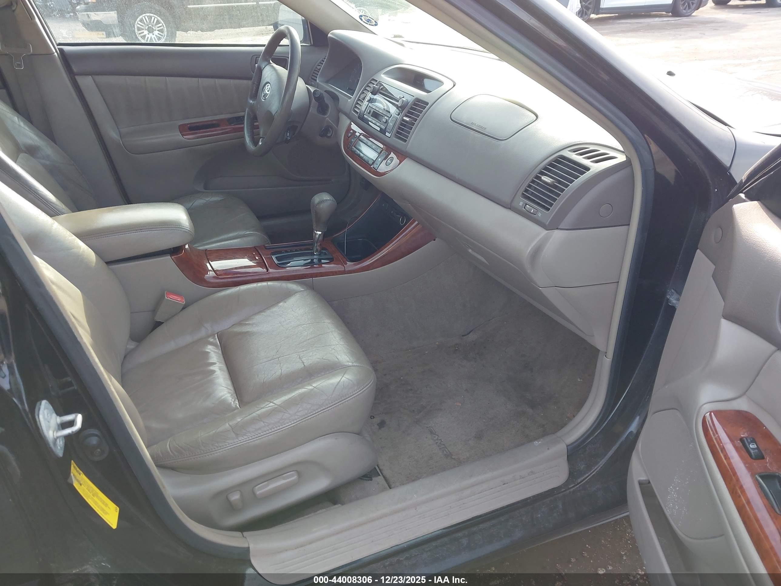 TOYOTA CAMRY image 5