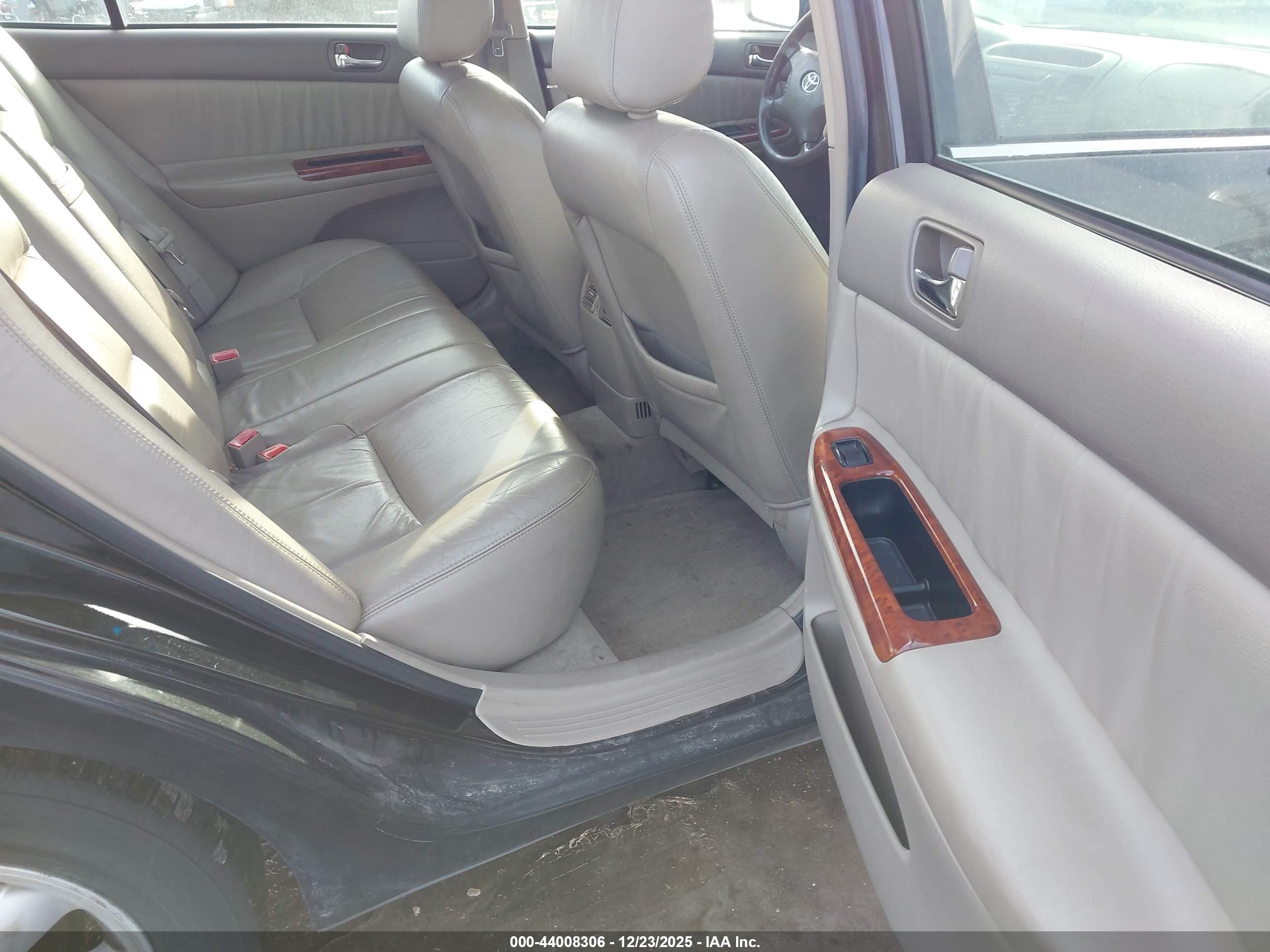 TOYOTA CAMRY image 8