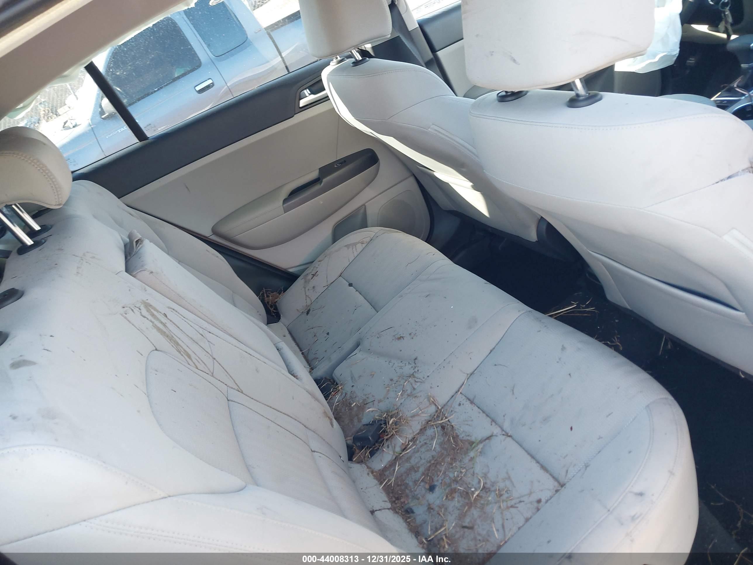 KIA SPORTAGE image 8