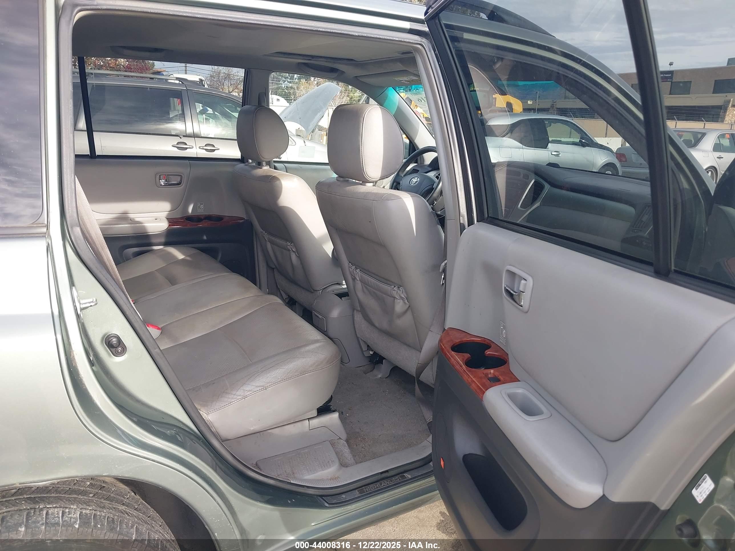 TOYOTA HIGHLANDER image 8