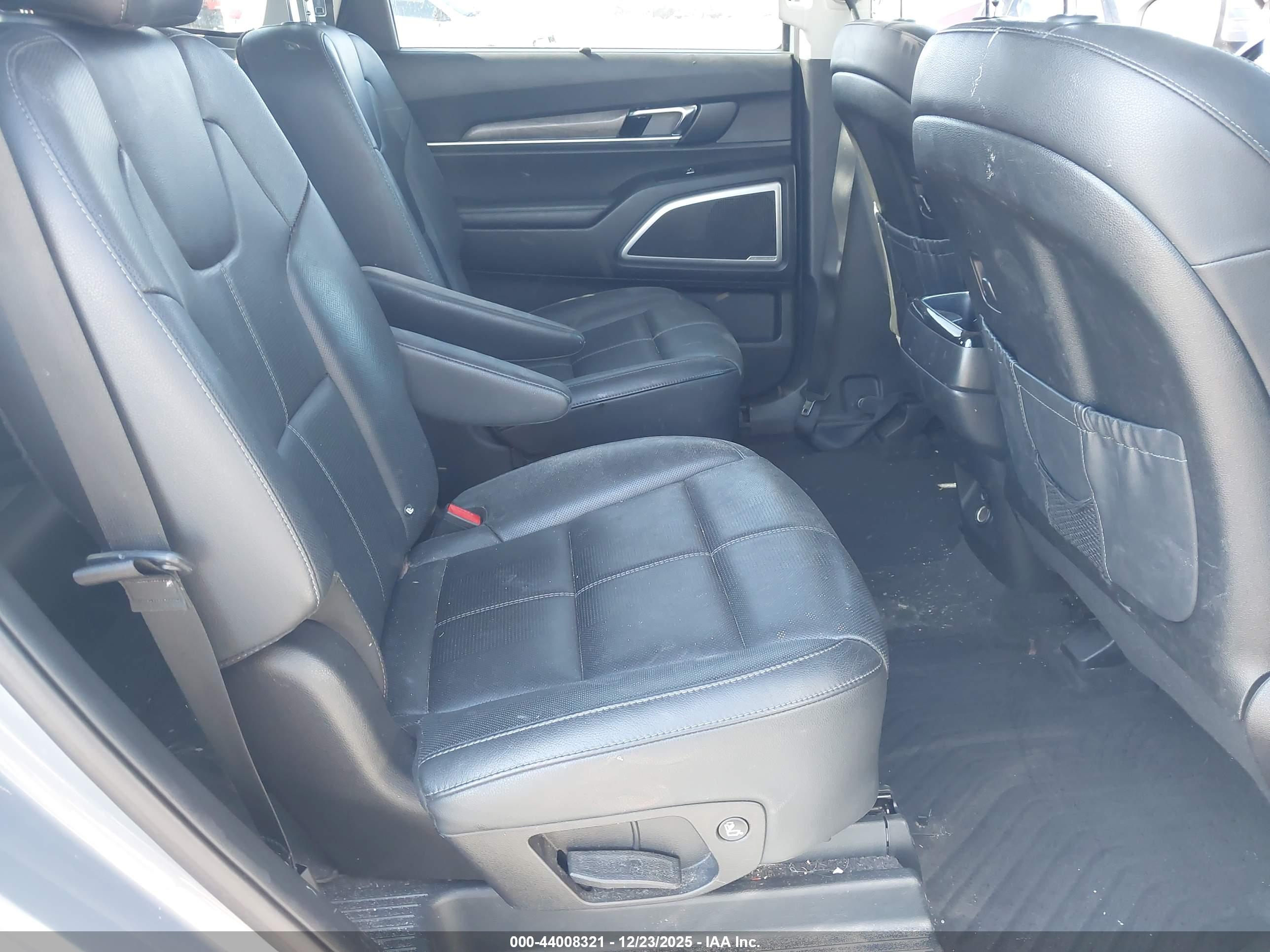 KIA TELLURIDE image 8