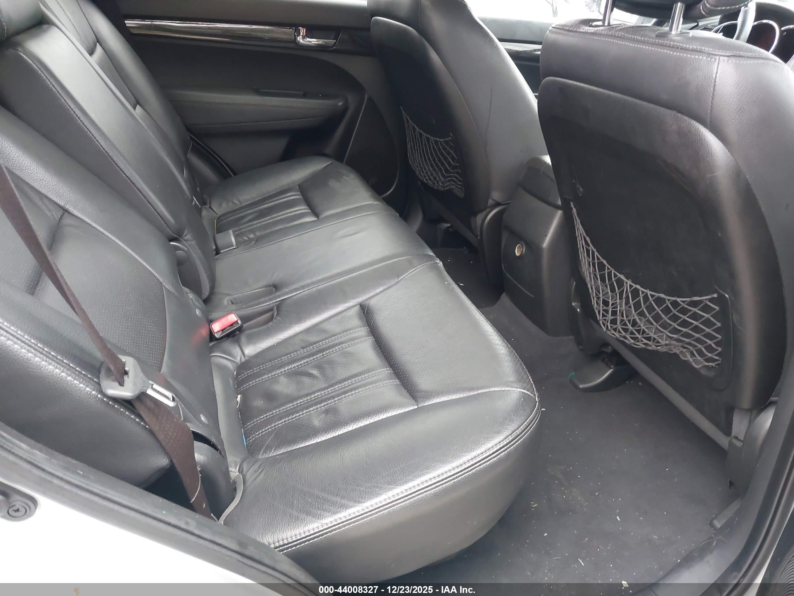 KIA SORENTO image 8
