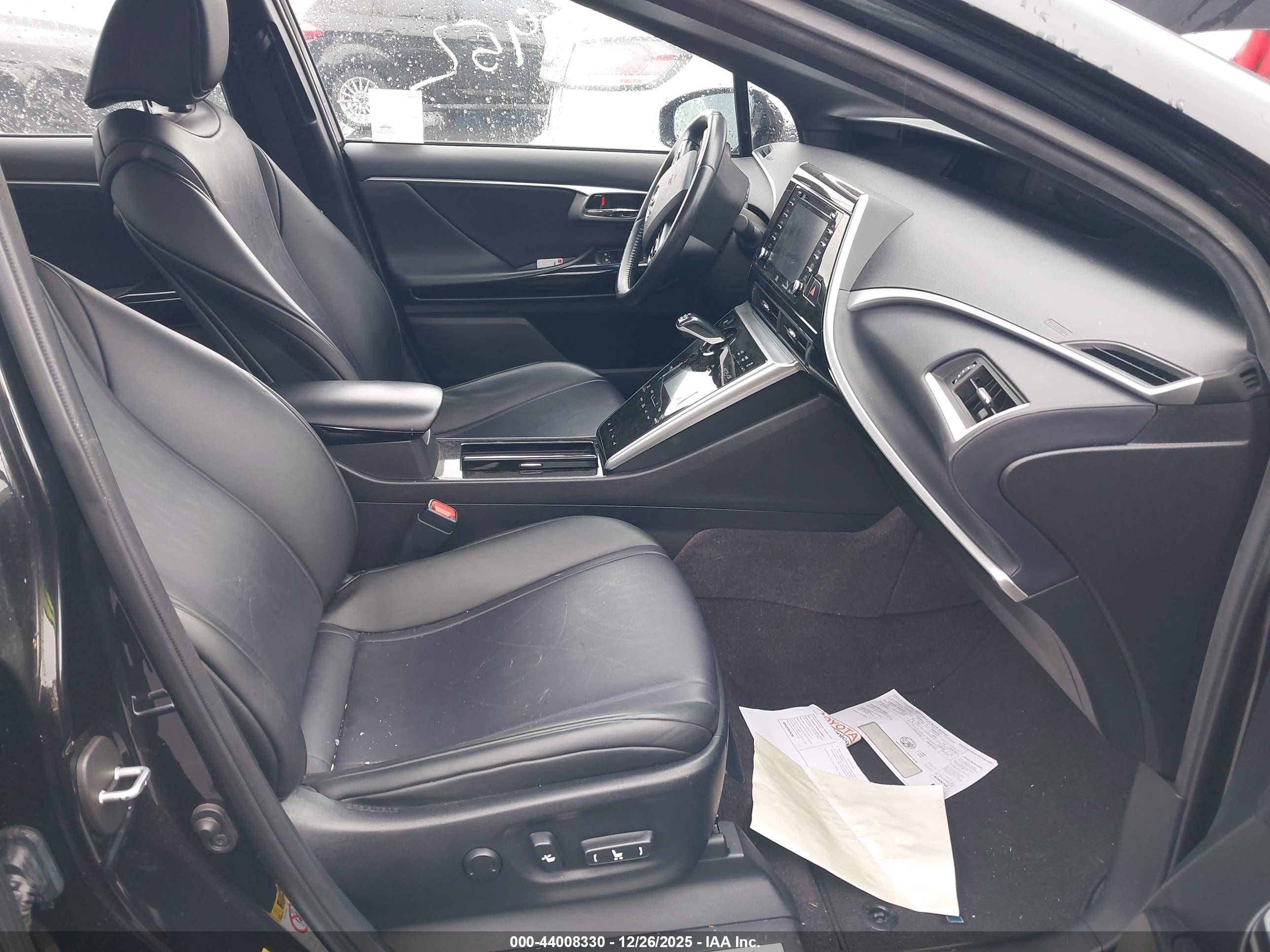 TOYOTA MIRAI image 5