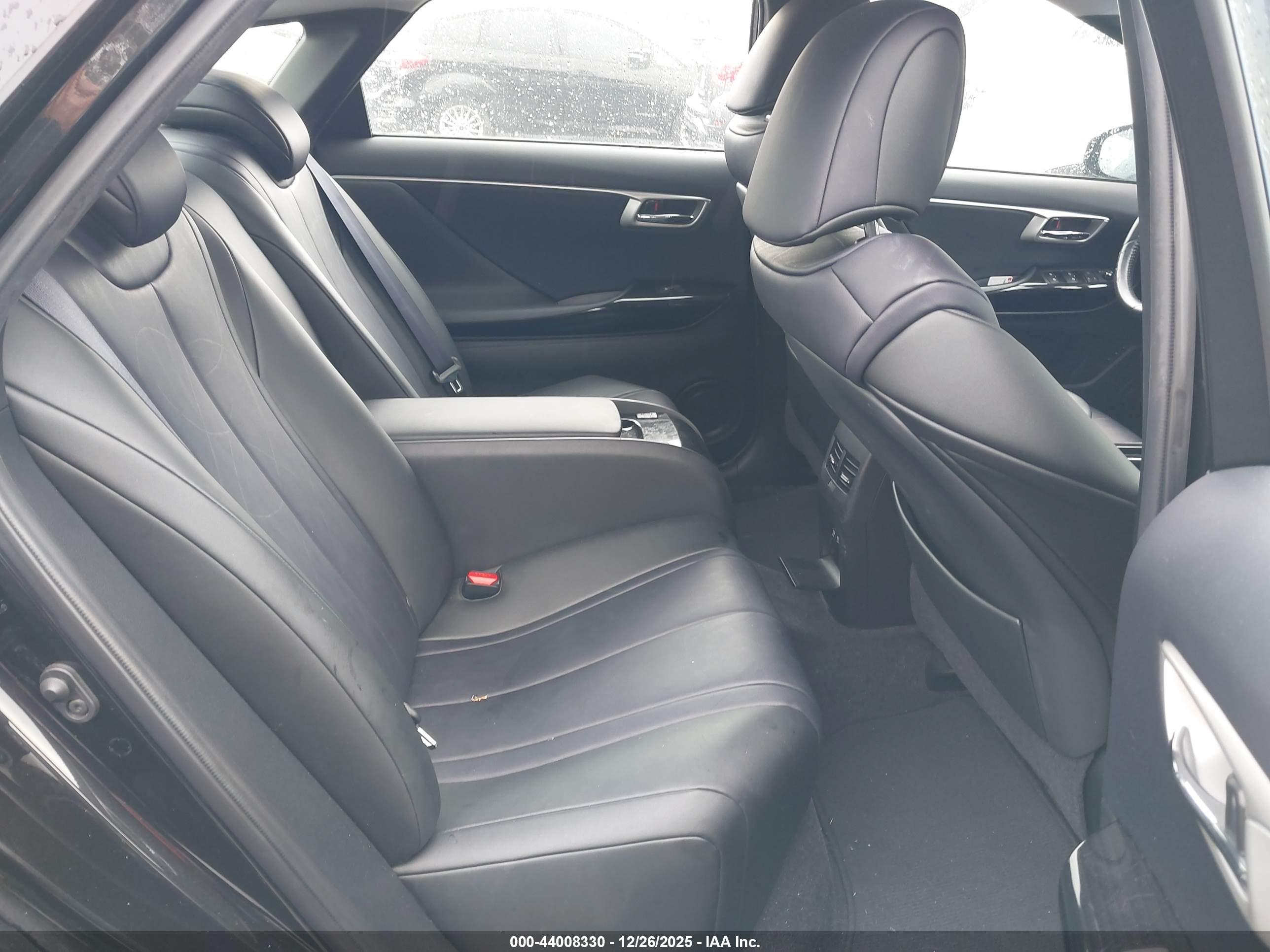 TOYOTA MIRAI image 8