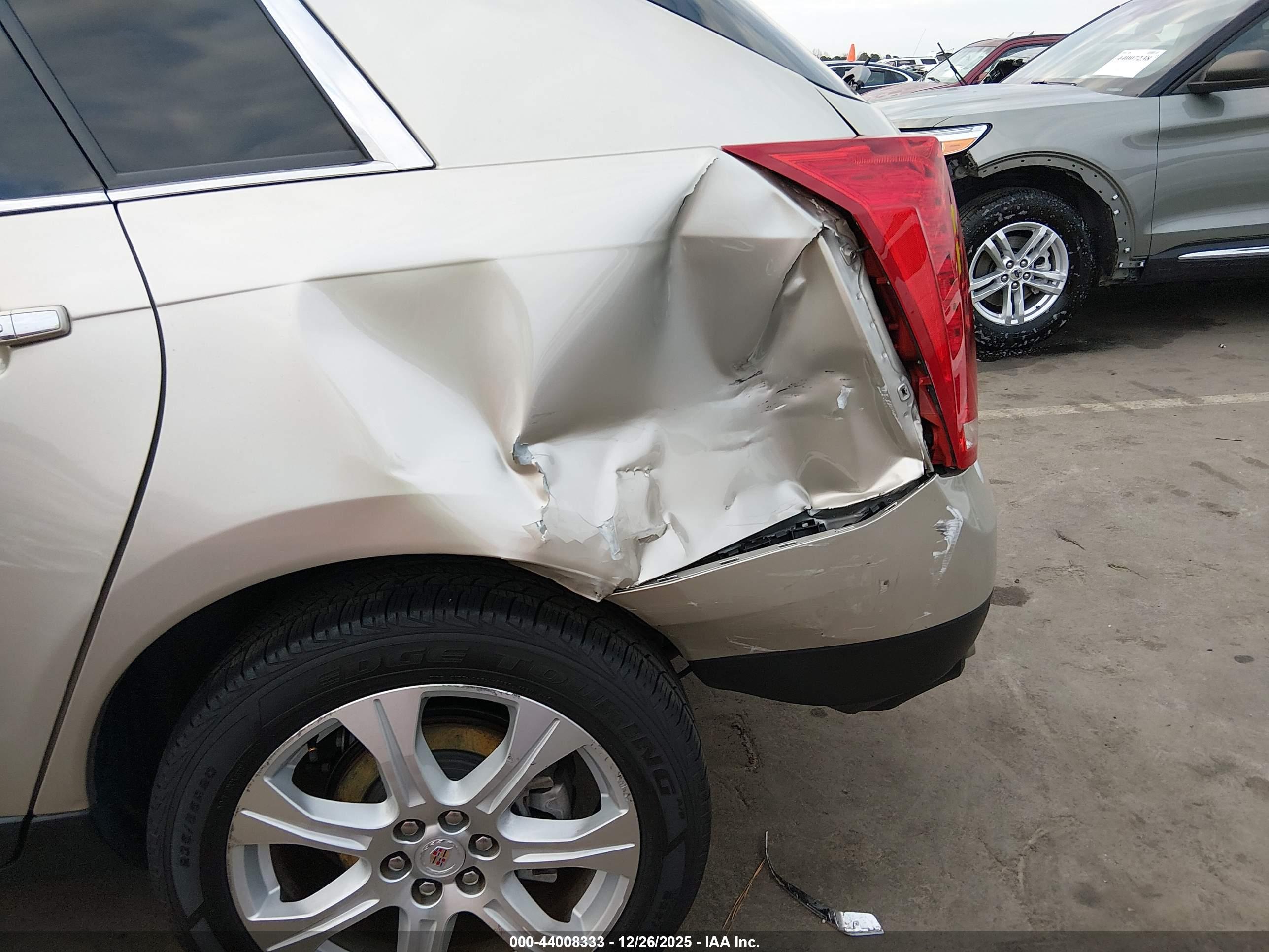 CADILLAC SRX image 6
