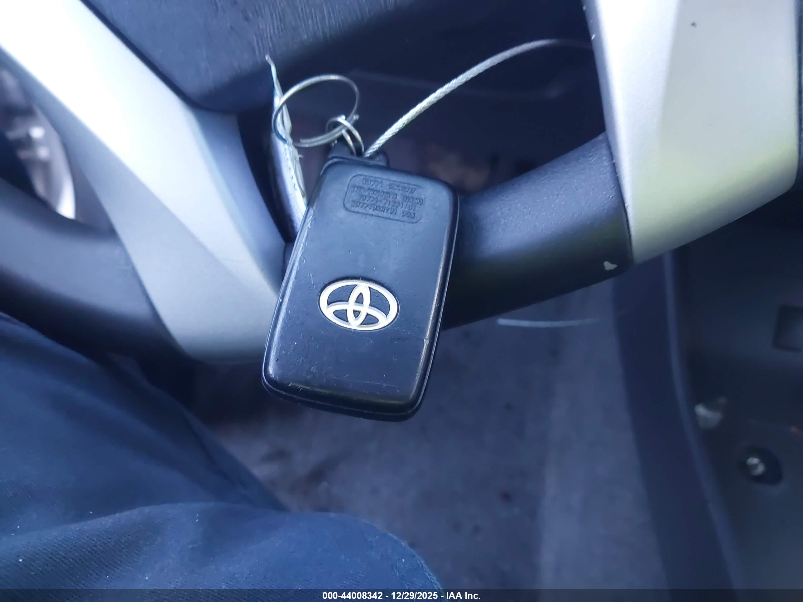 TOYOTA PRIUS image 11