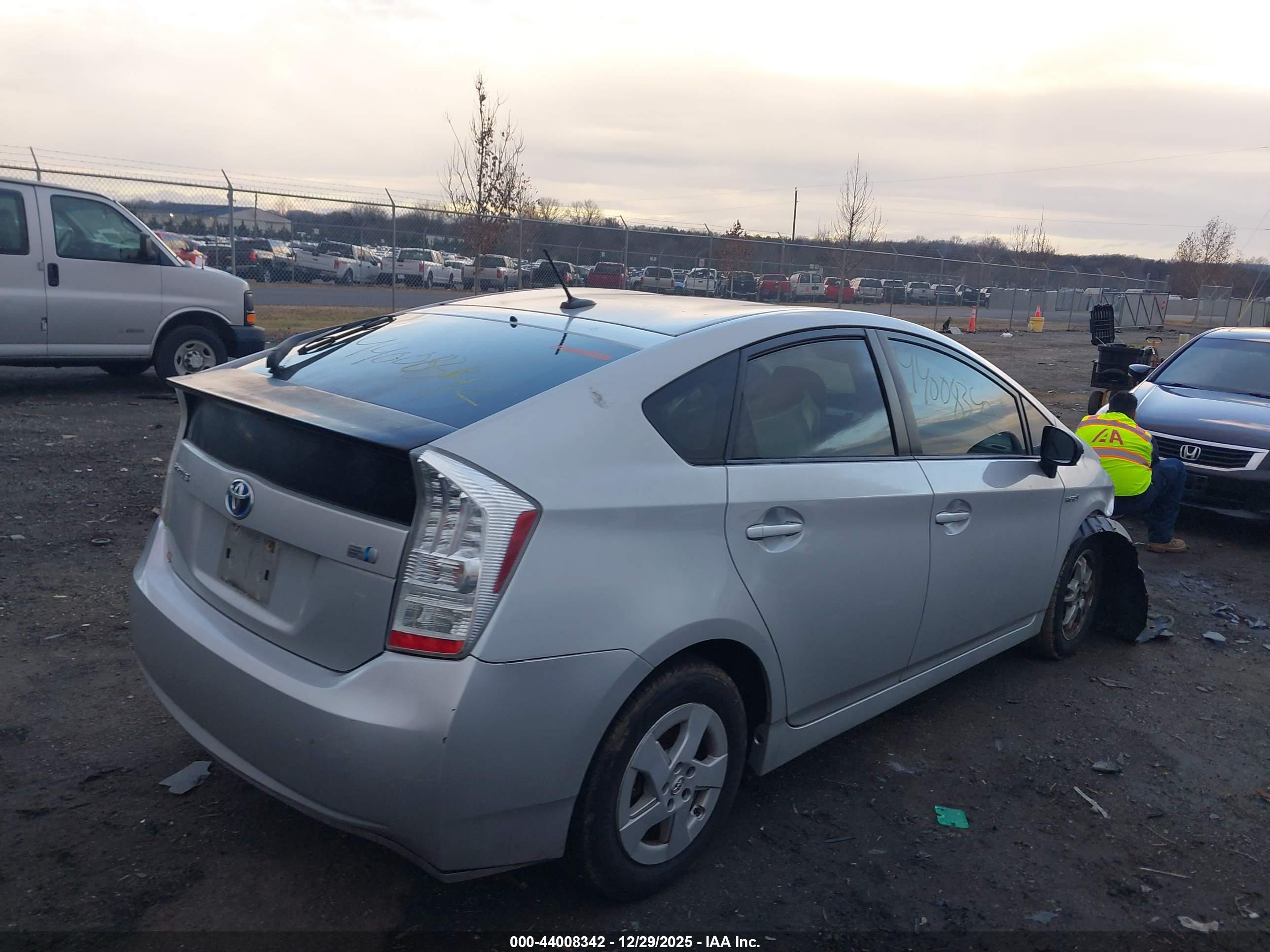 TOYOTA PRIUS image 4