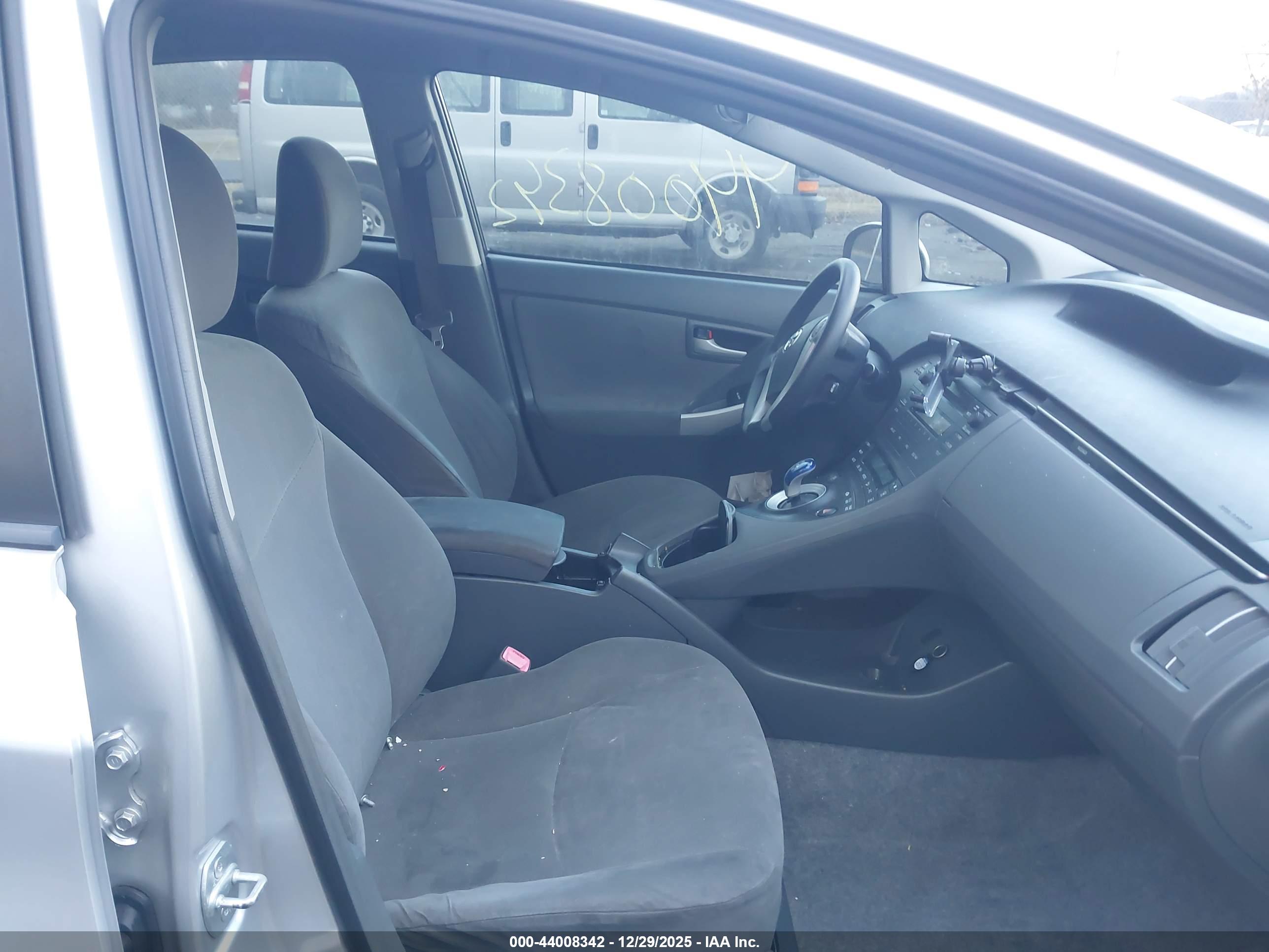 TOYOTA PRIUS image 5