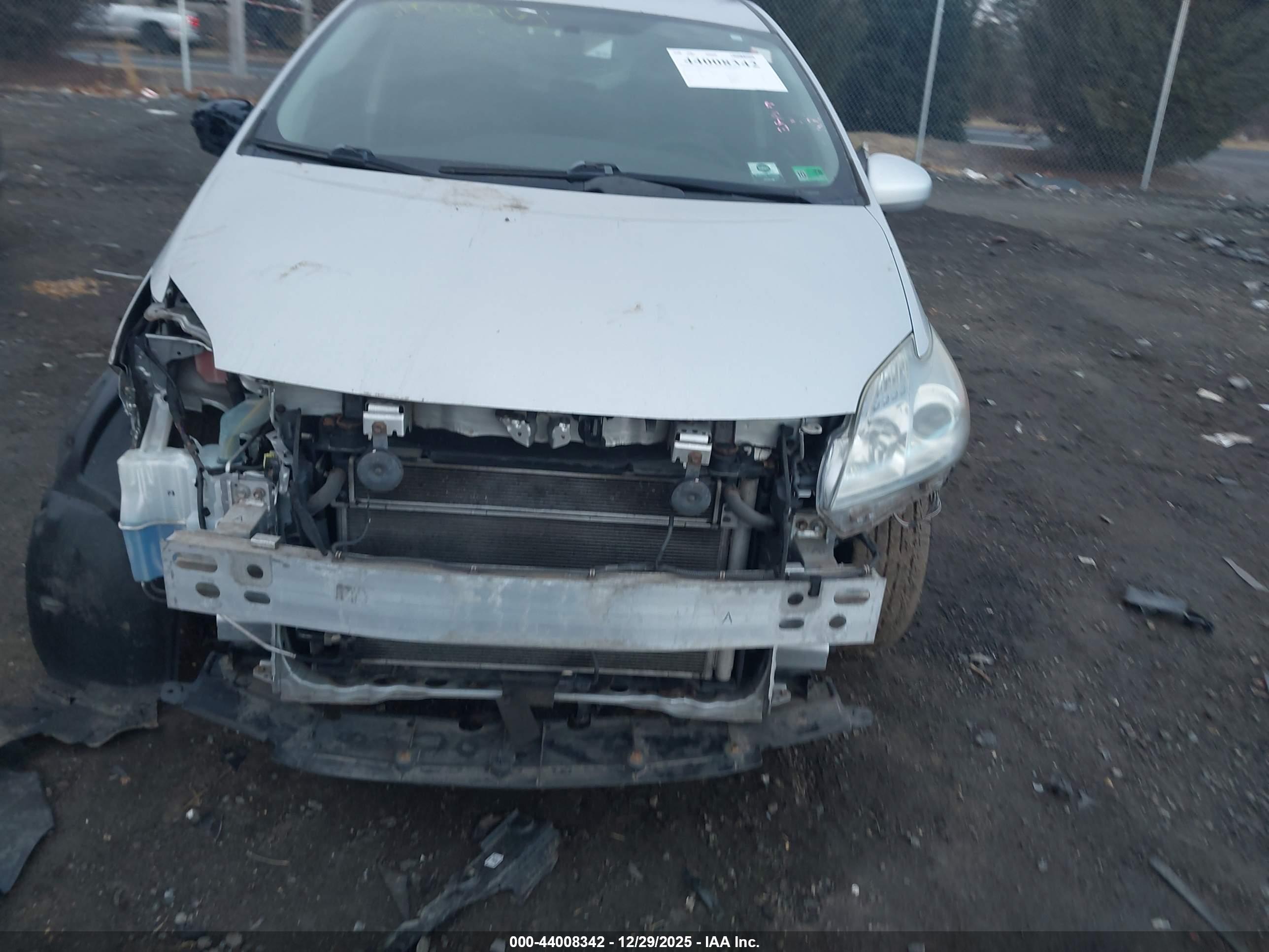 TOYOTA PRIUS image 6