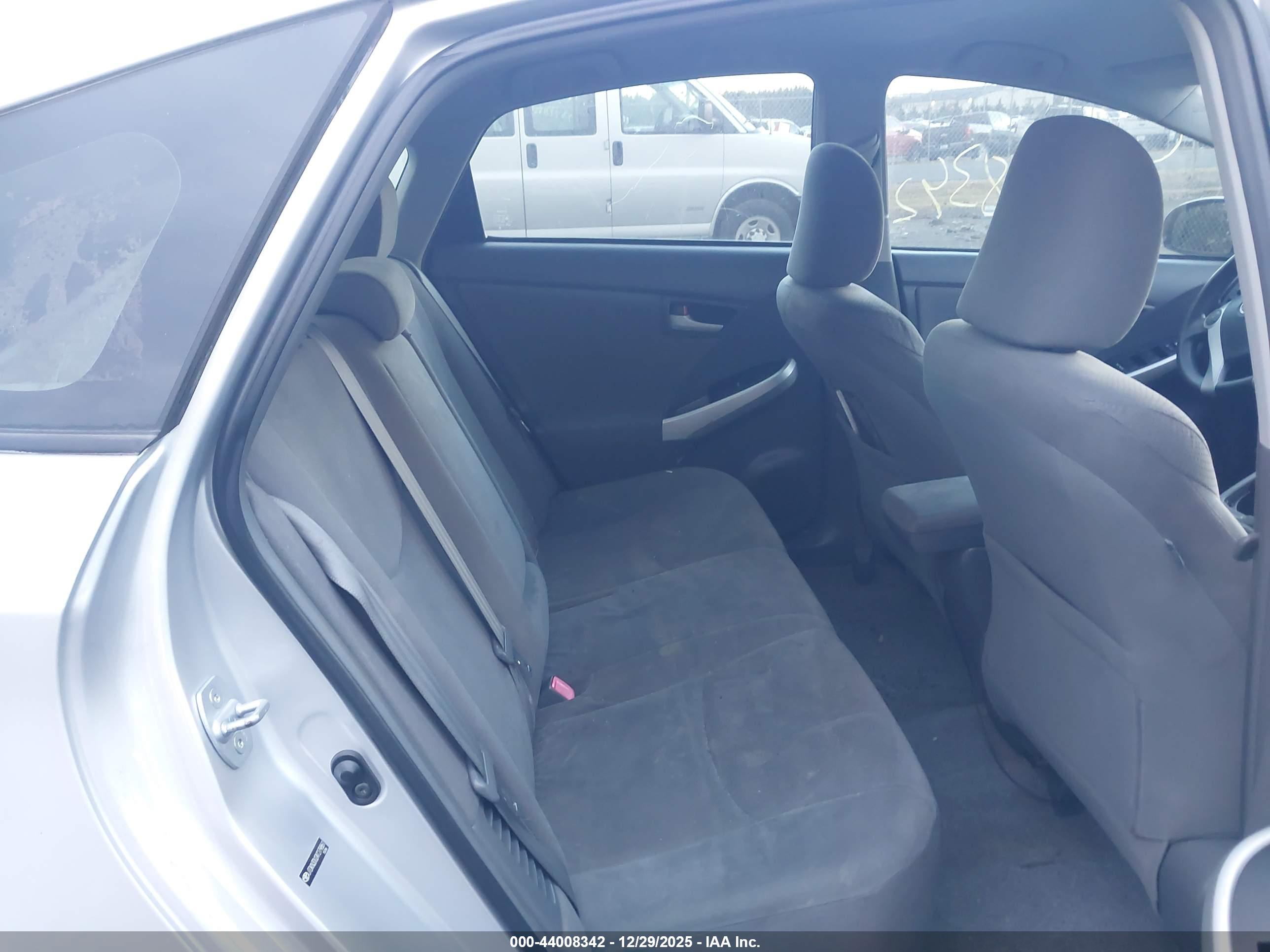TOYOTA PRIUS image 8