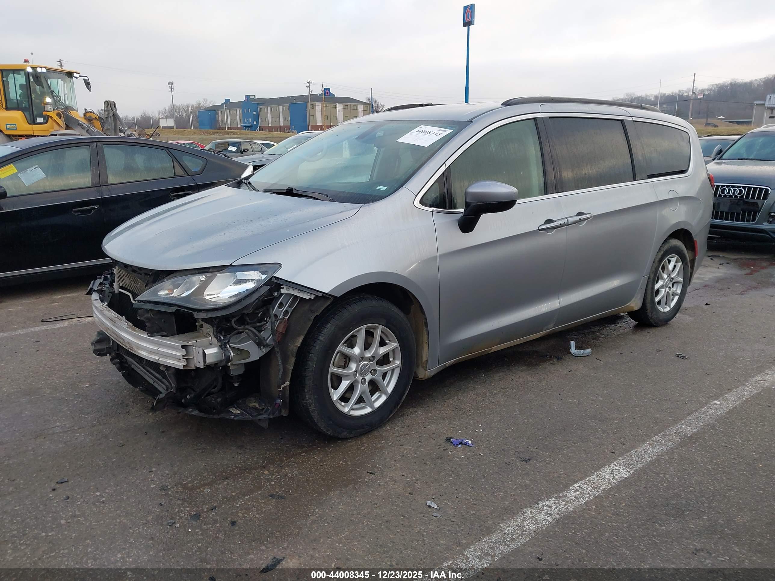 CHRYSLER VOYAGER image 2