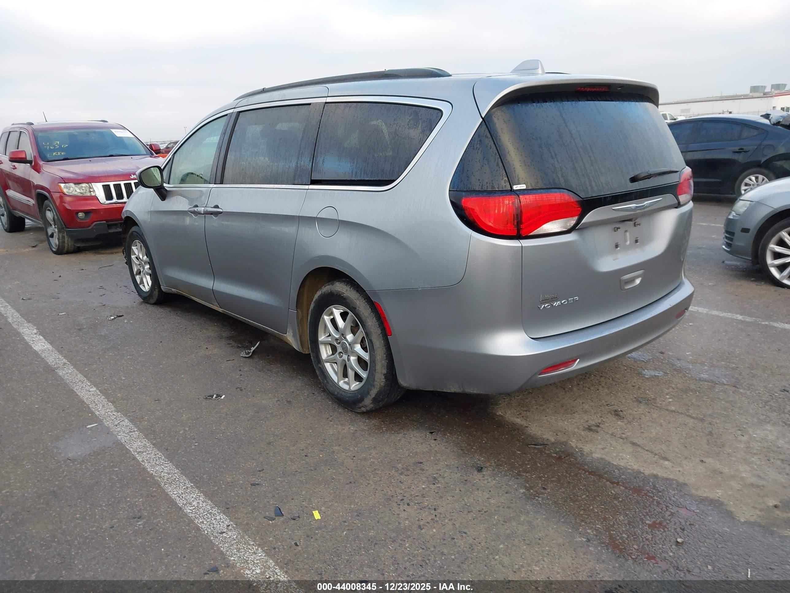 CHRYSLER VOYAGER image 3