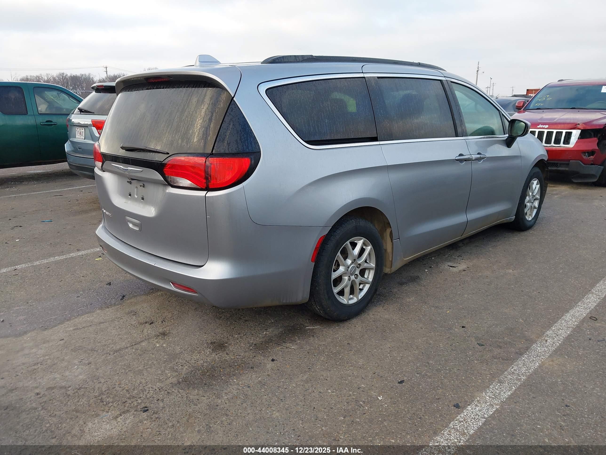 CHRYSLER VOYAGER image 4