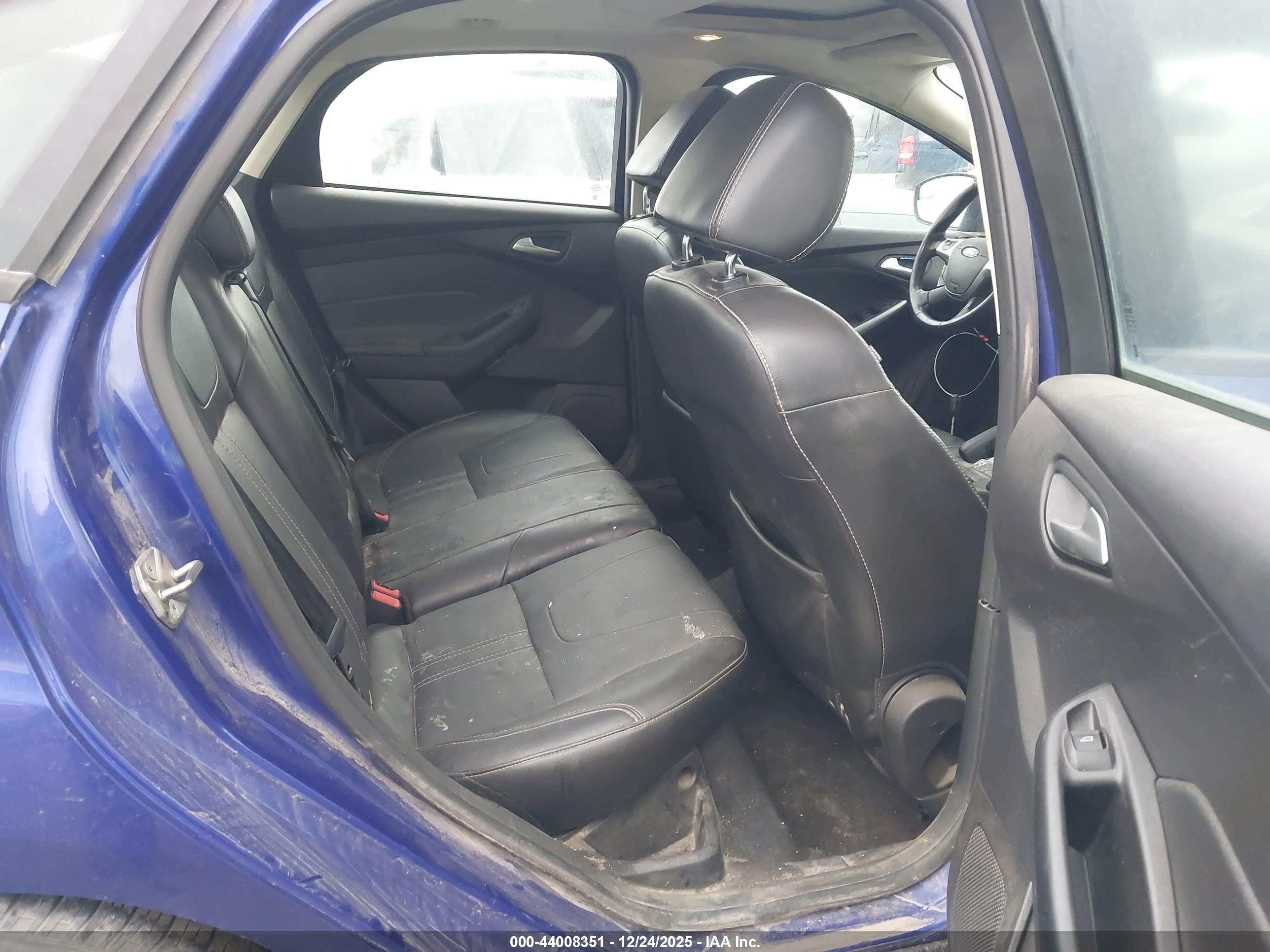 FORD FOCUS image 8