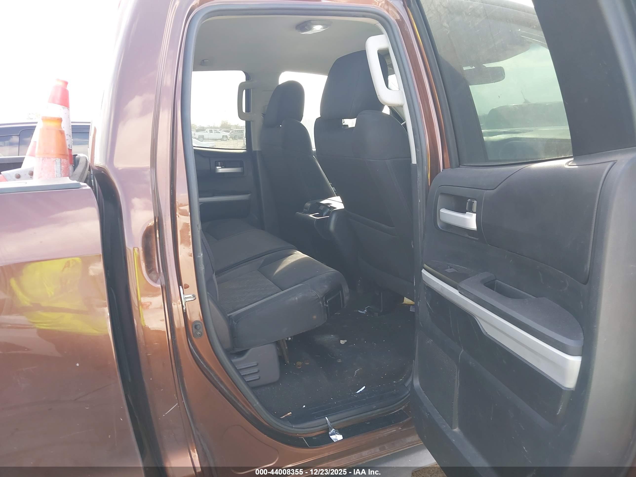 TOYOTA TUNDRA image 8