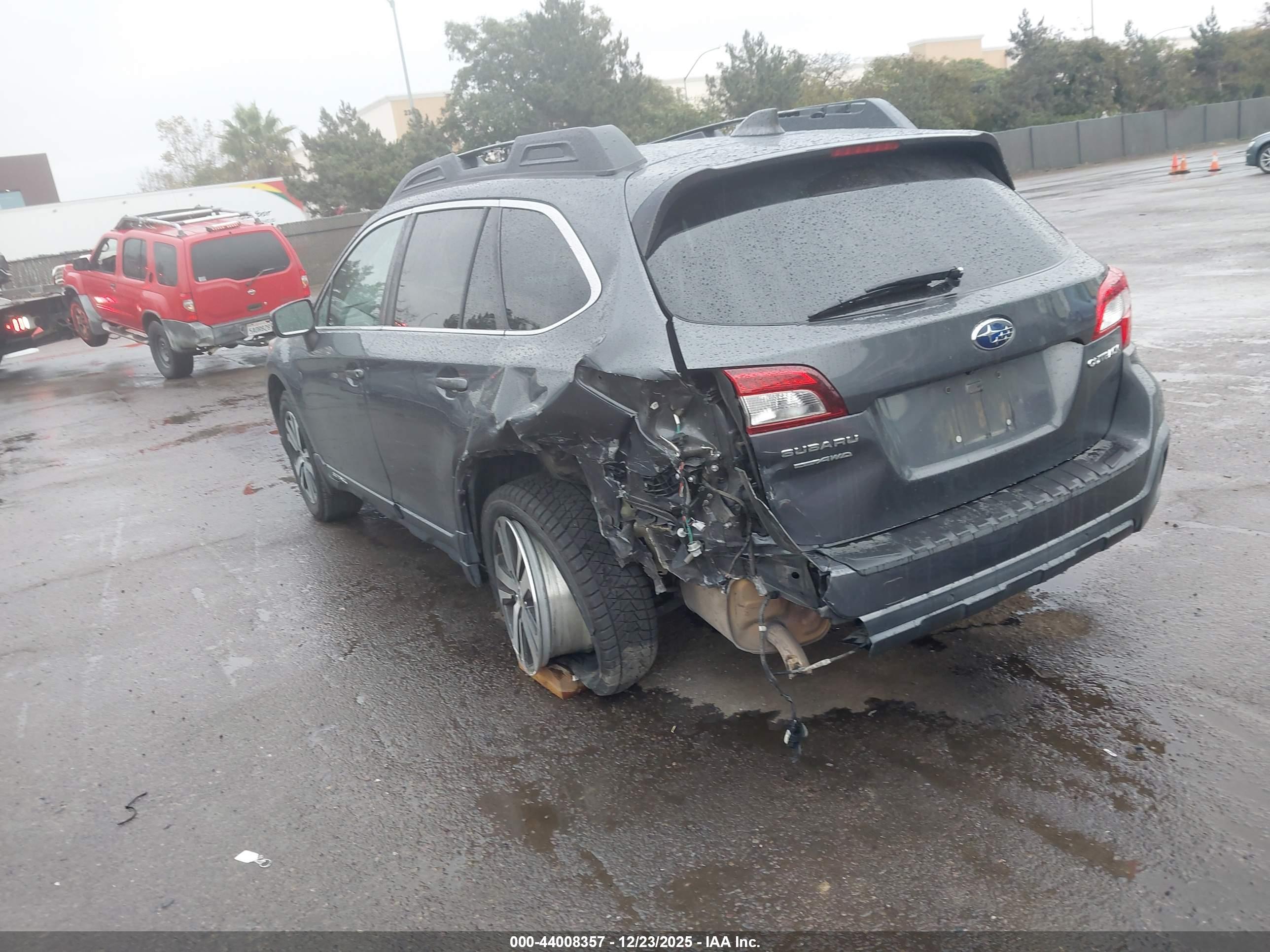 SUBARU OUTBACK image 3