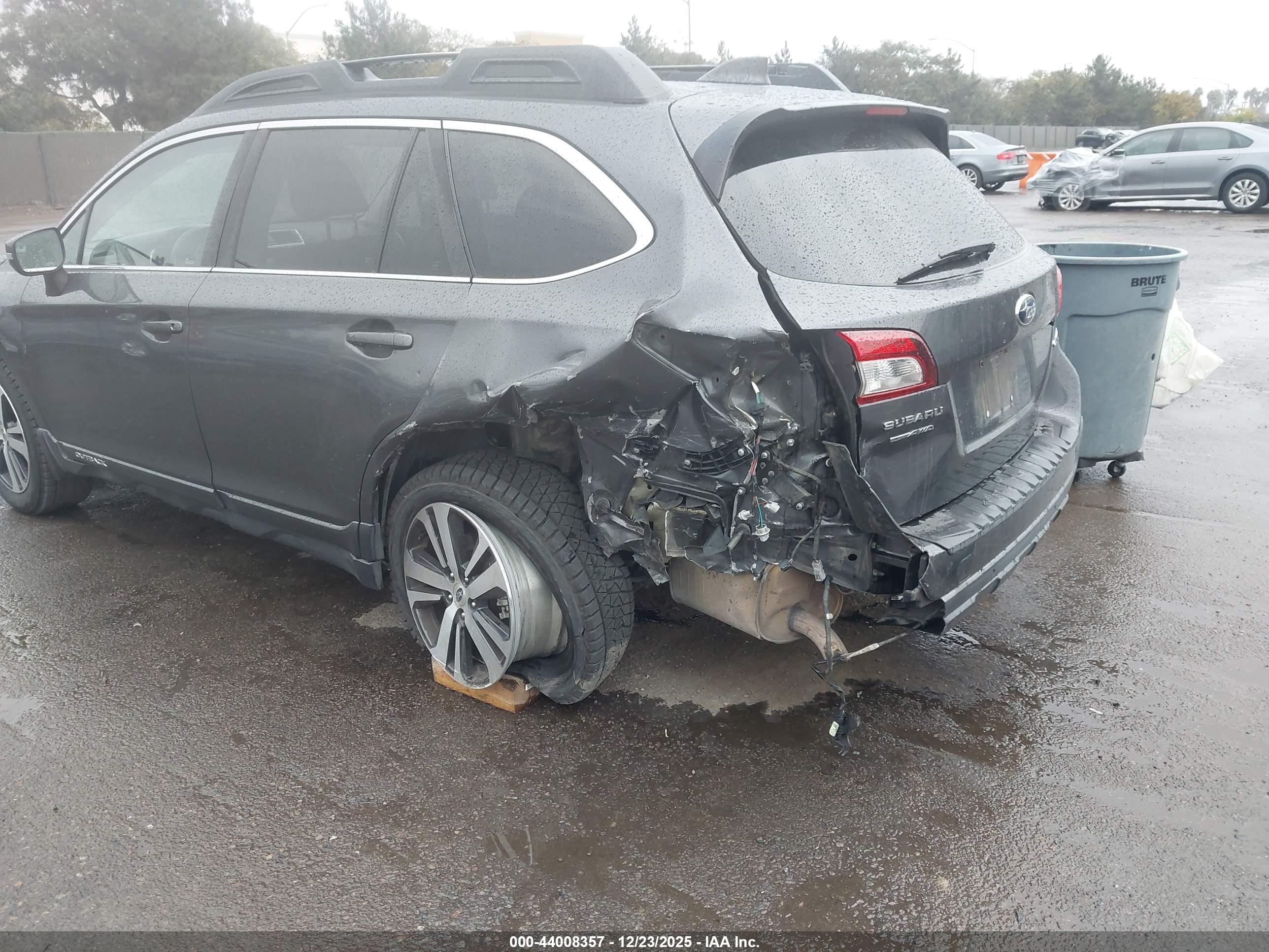 SUBARU OUTBACK image 6
