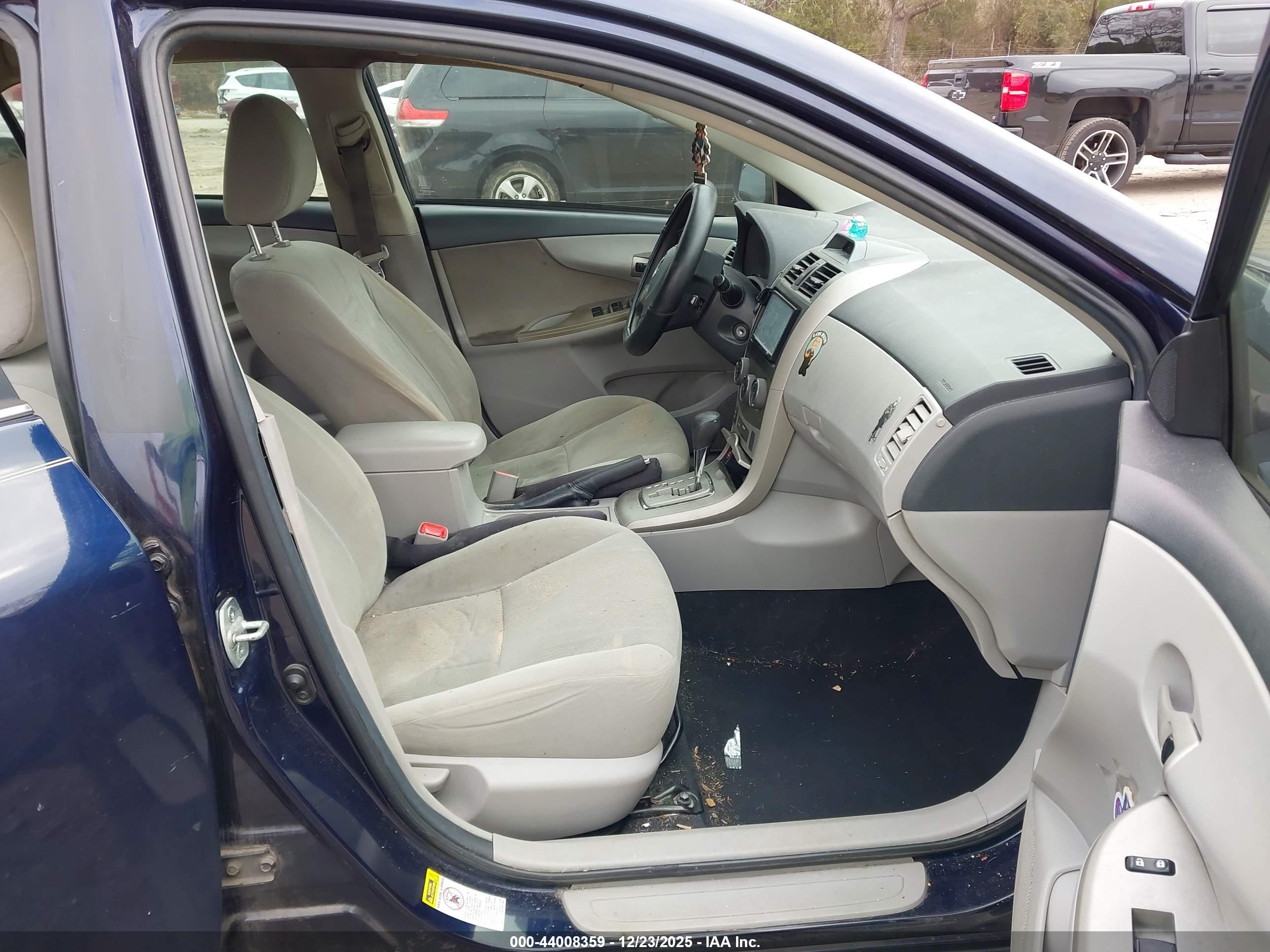 TOYOTA COROLLA image 5