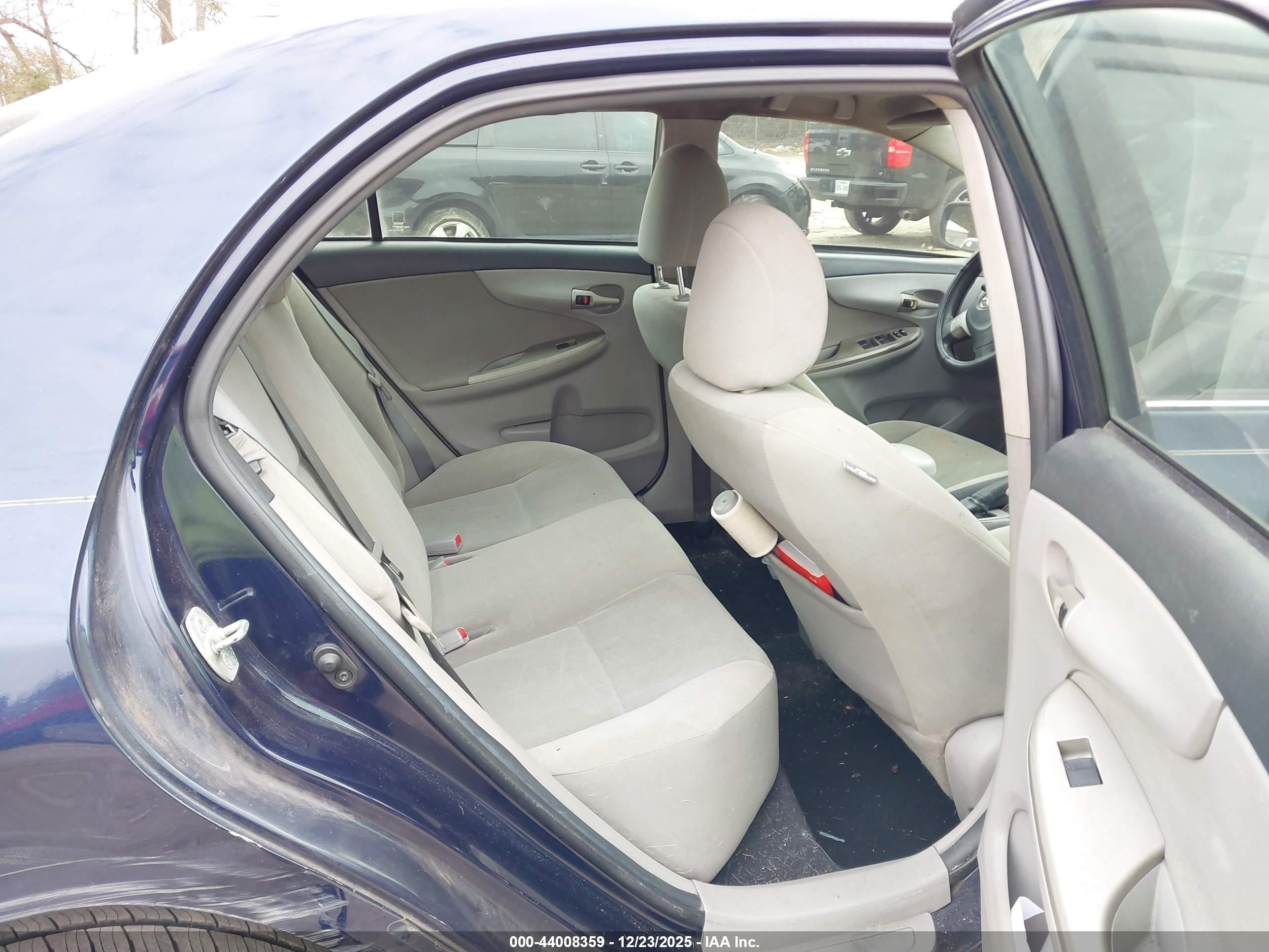 TOYOTA COROLLA image 8