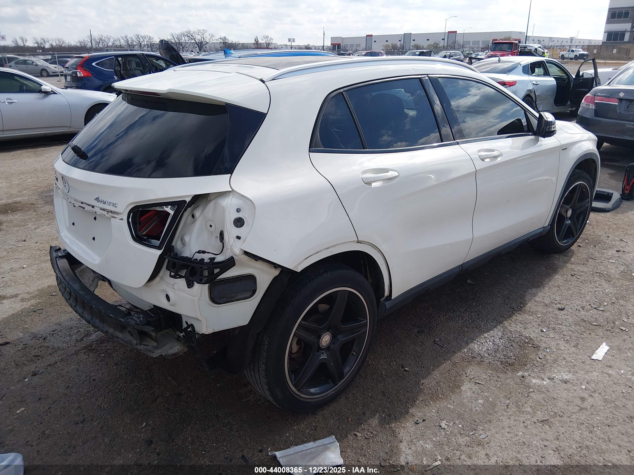MERCEDES-BENZ GLA image 4