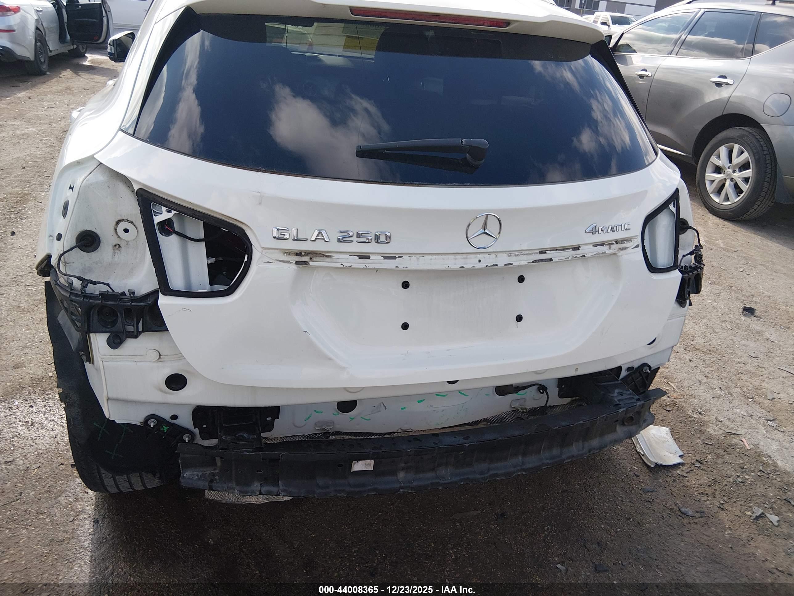 MERCEDES-BENZ GLA image 6