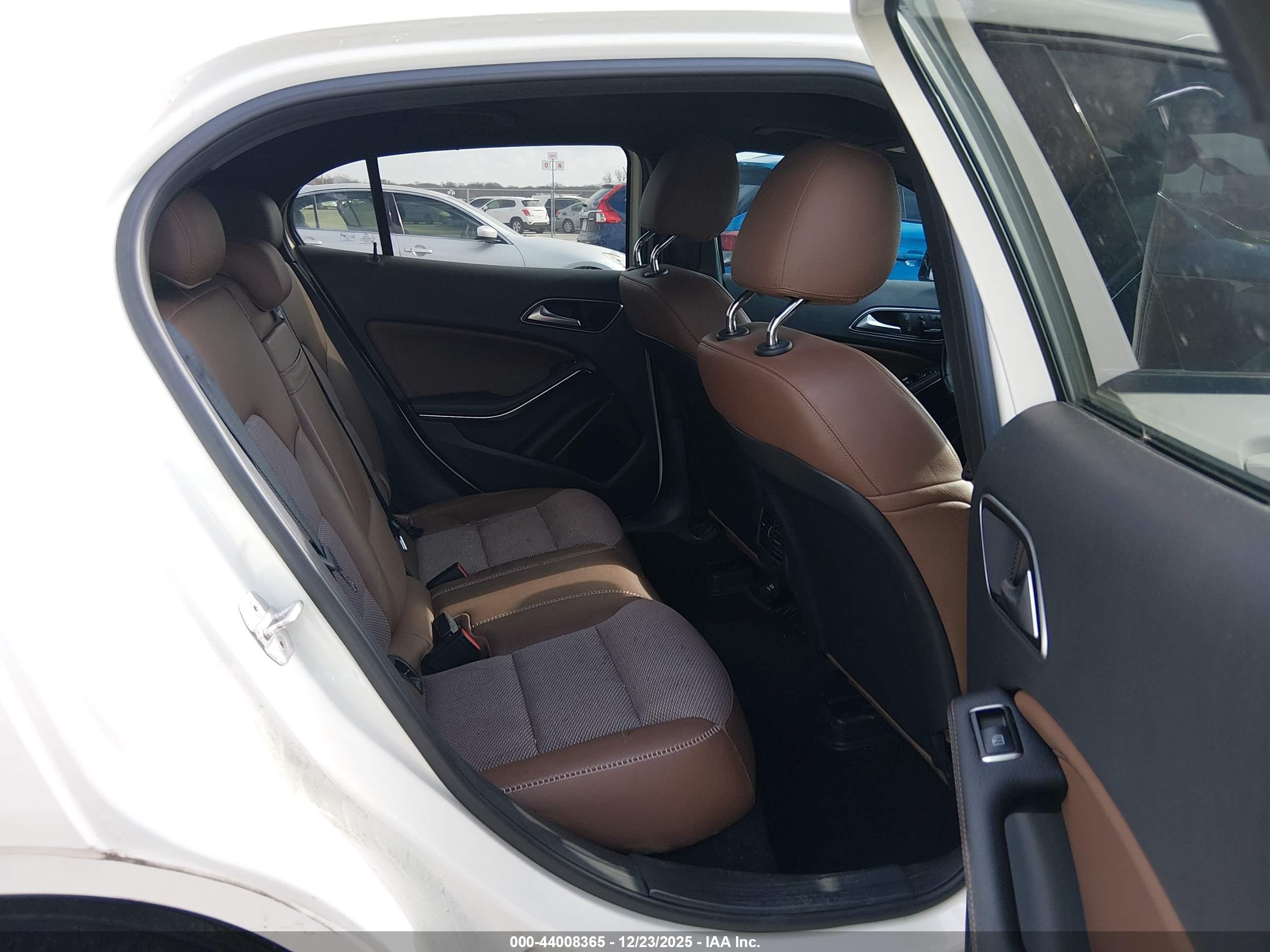 MERCEDES-BENZ GLA image 8