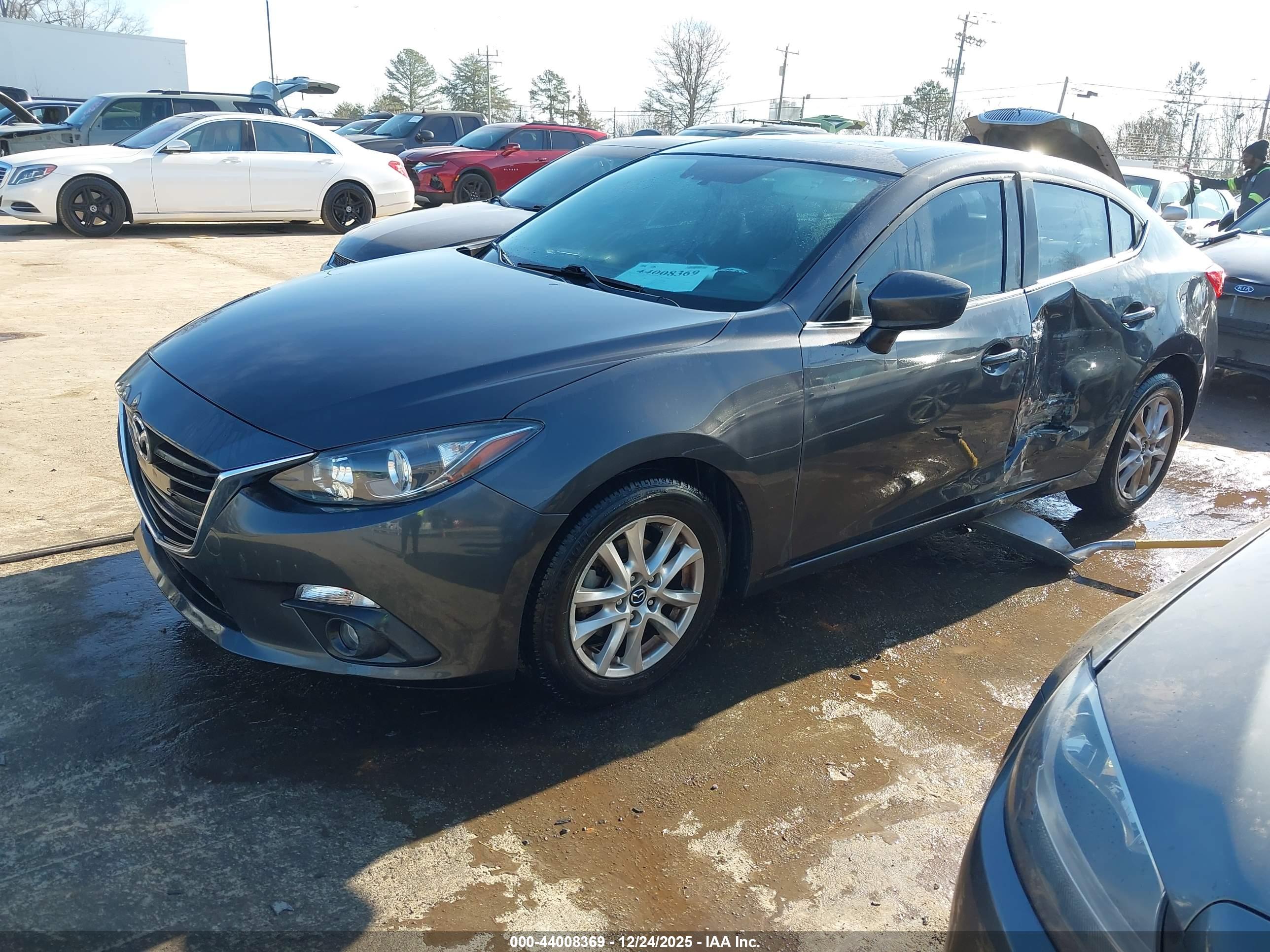 MAZDA MAZDA3 image 2
