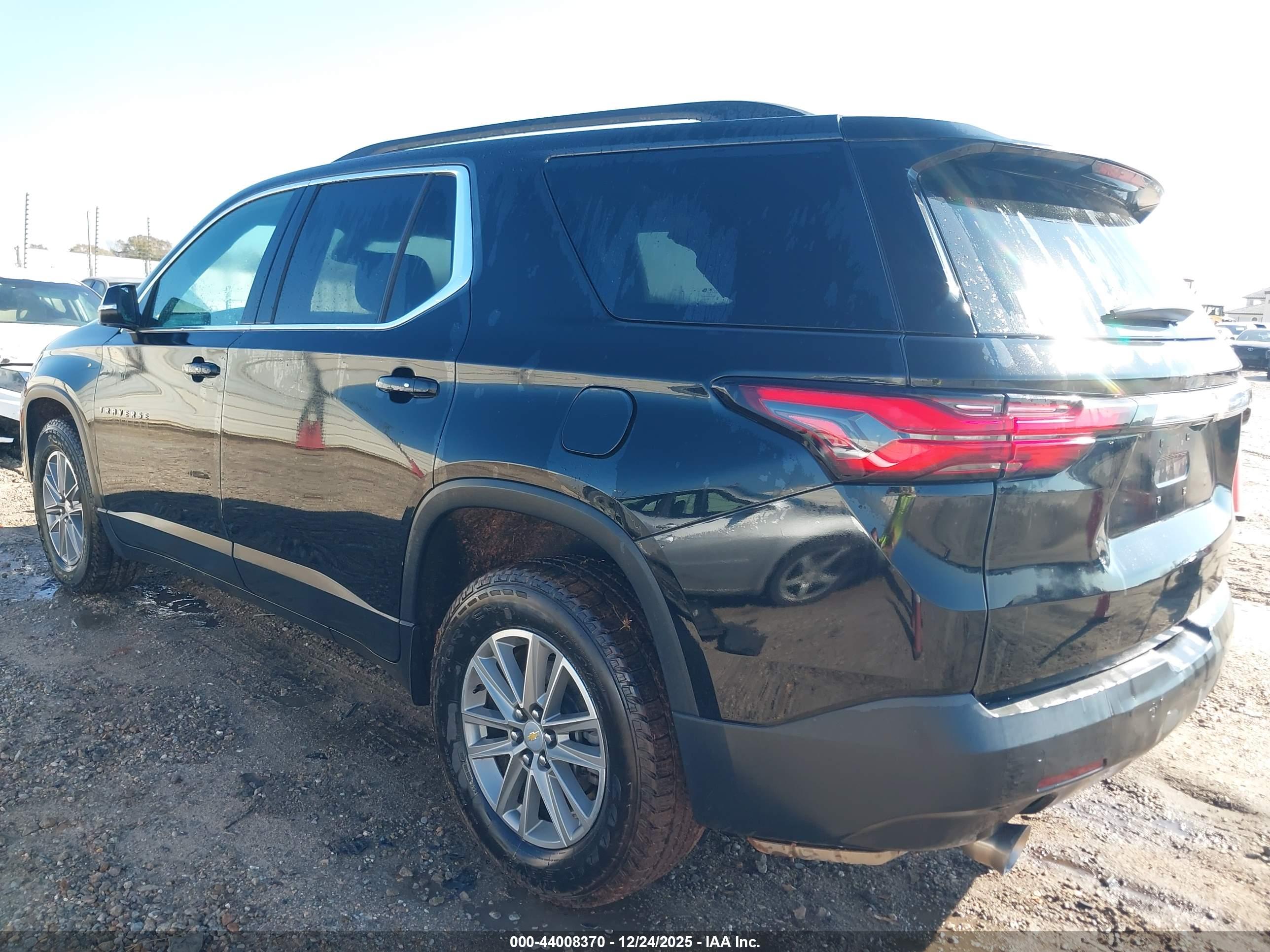 CHEVROLET TRAVERSE image 3
