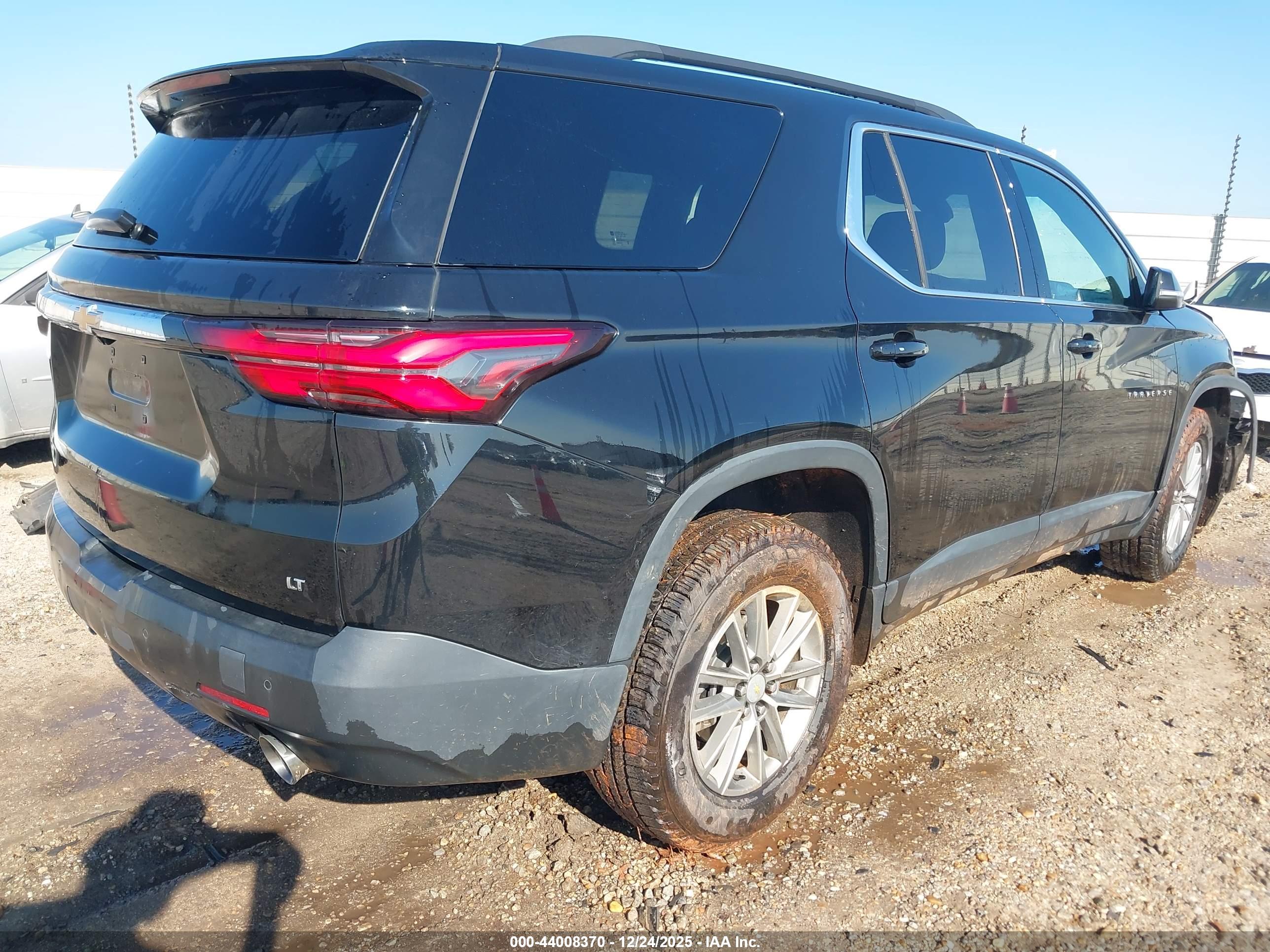 CHEVROLET TRAVERSE image 4