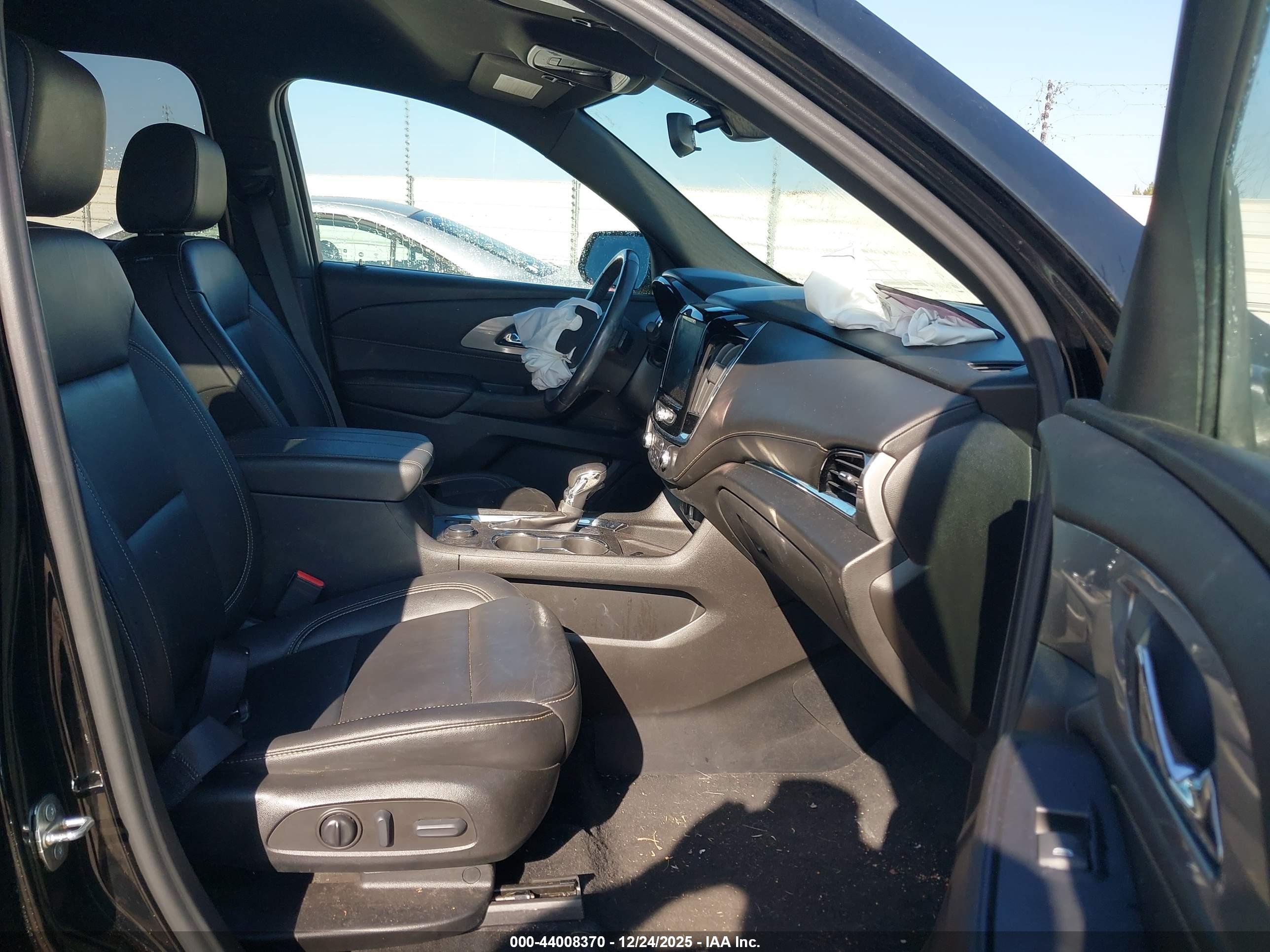 CHEVROLET TRAVERSE image 5