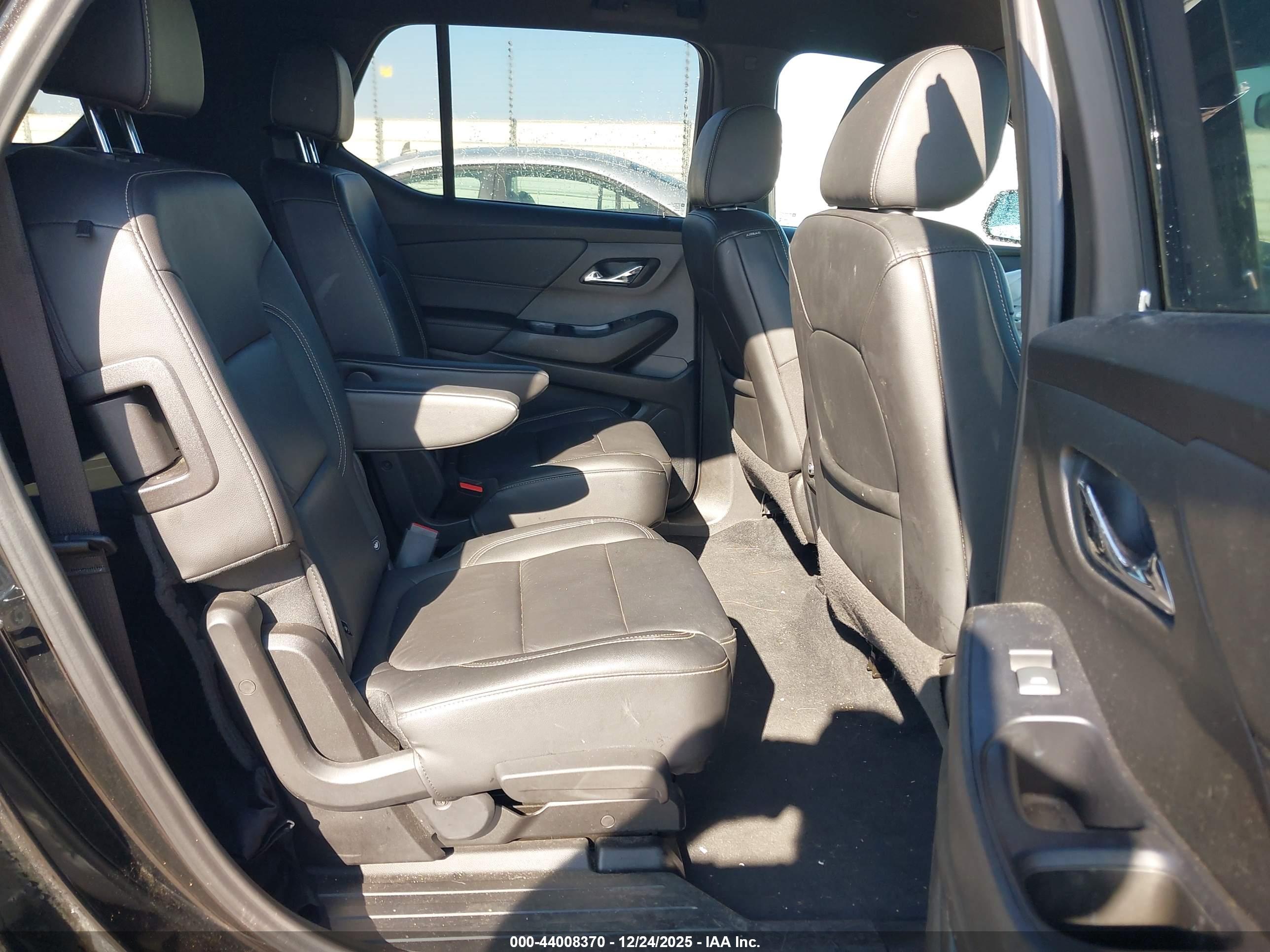CHEVROLET TRAVERSE image 8