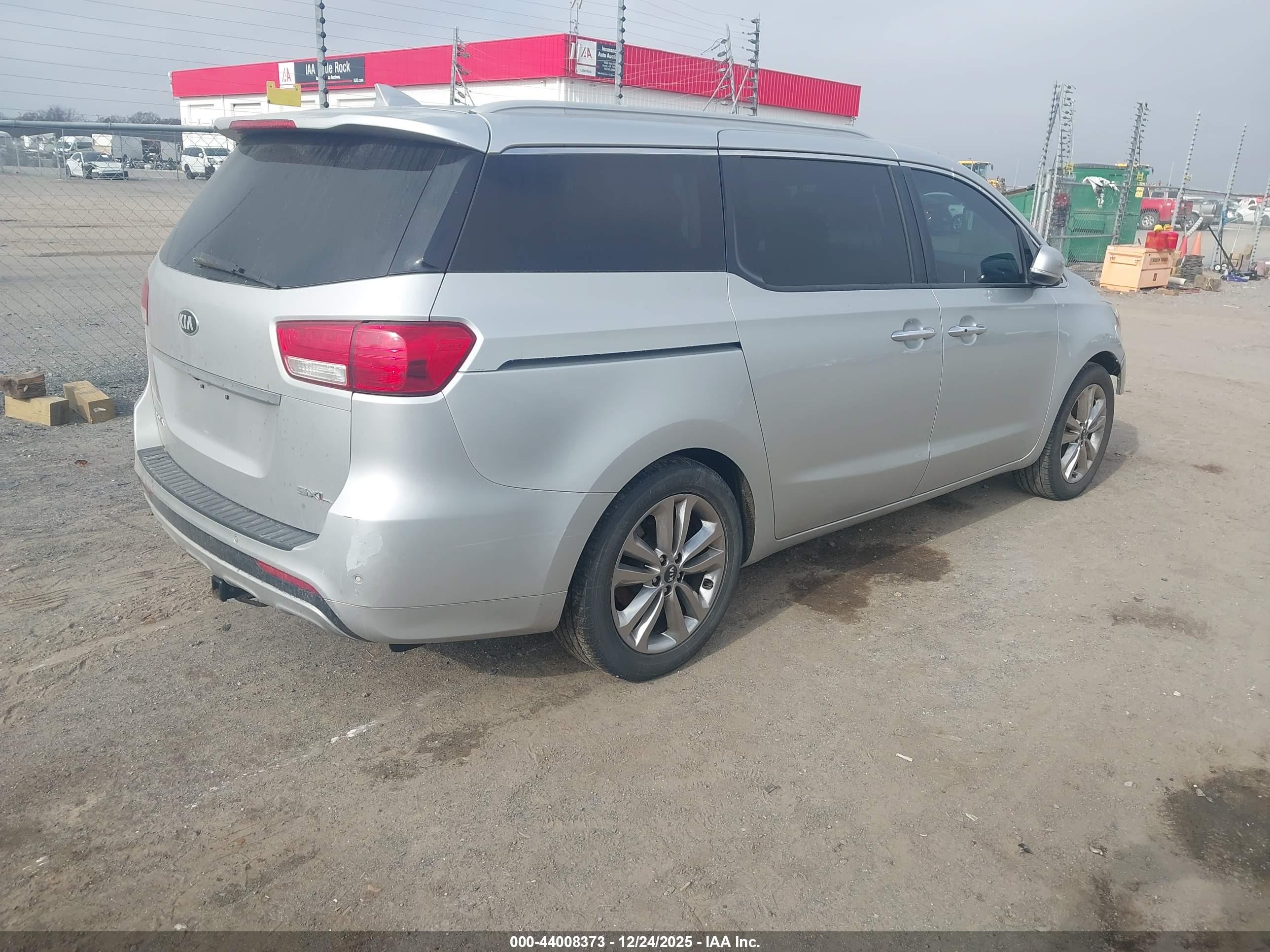 KIA SEDONA image 4