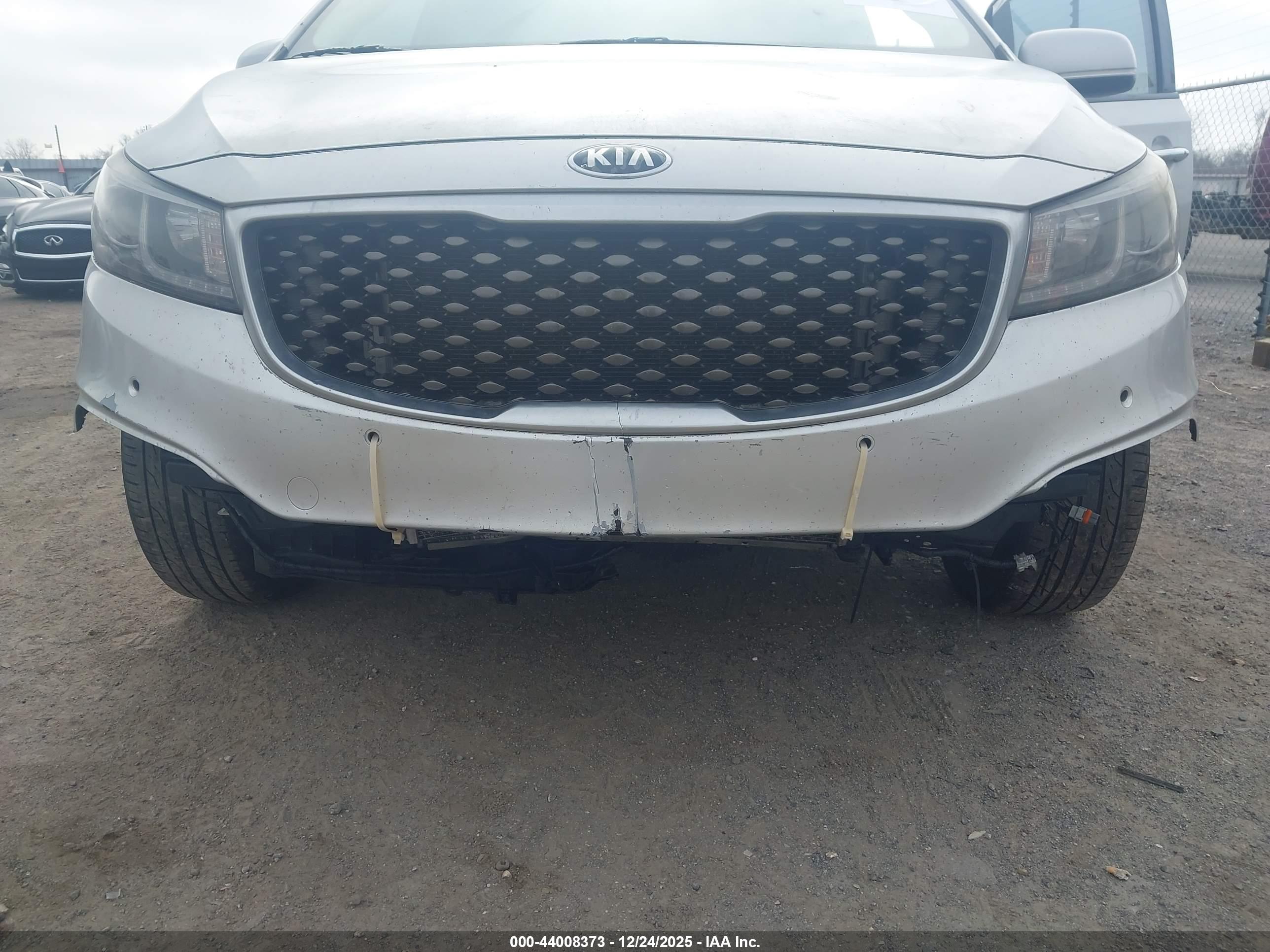 KIA SEDONA image 6