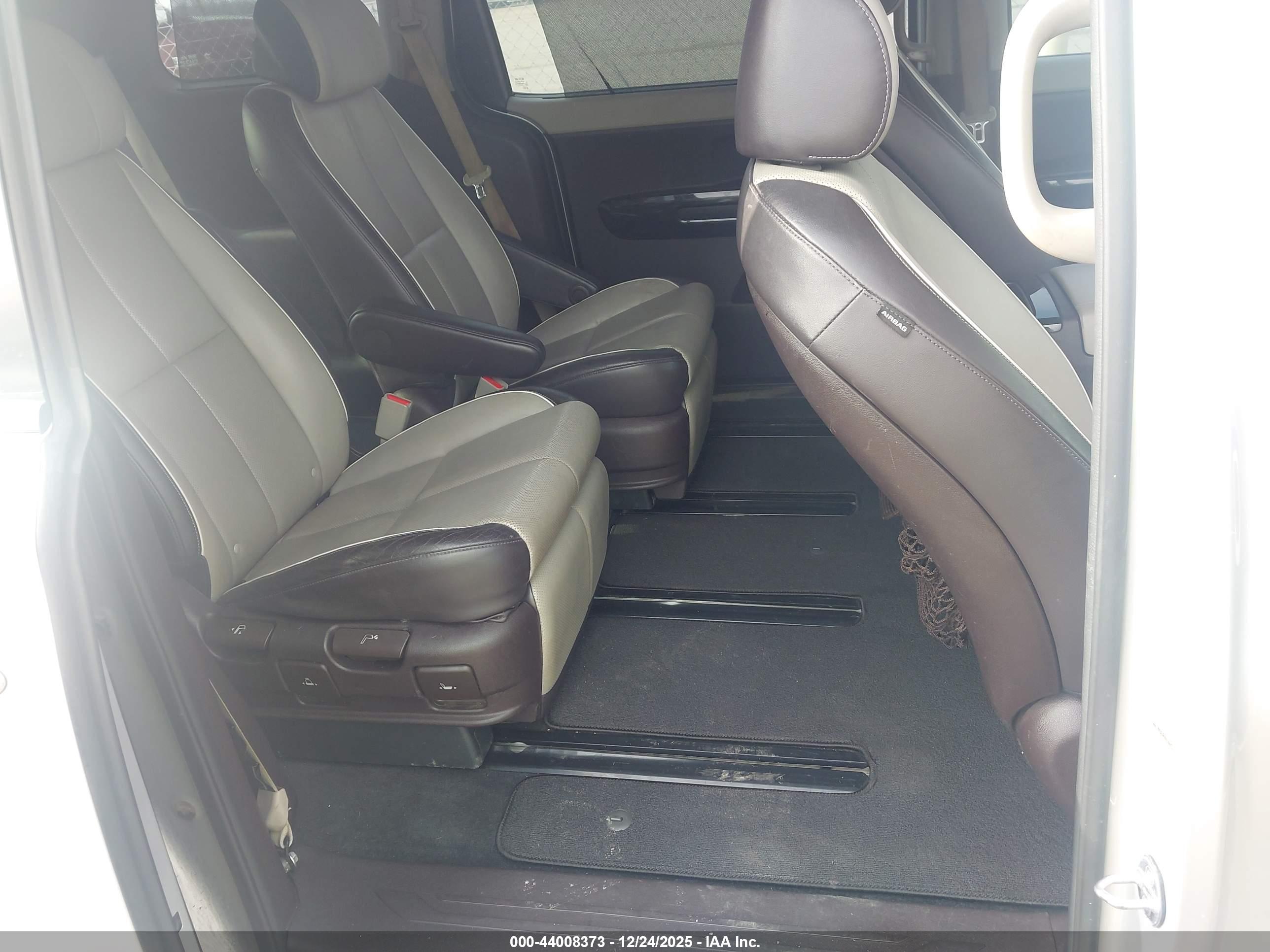 KIA SEDONA image 8