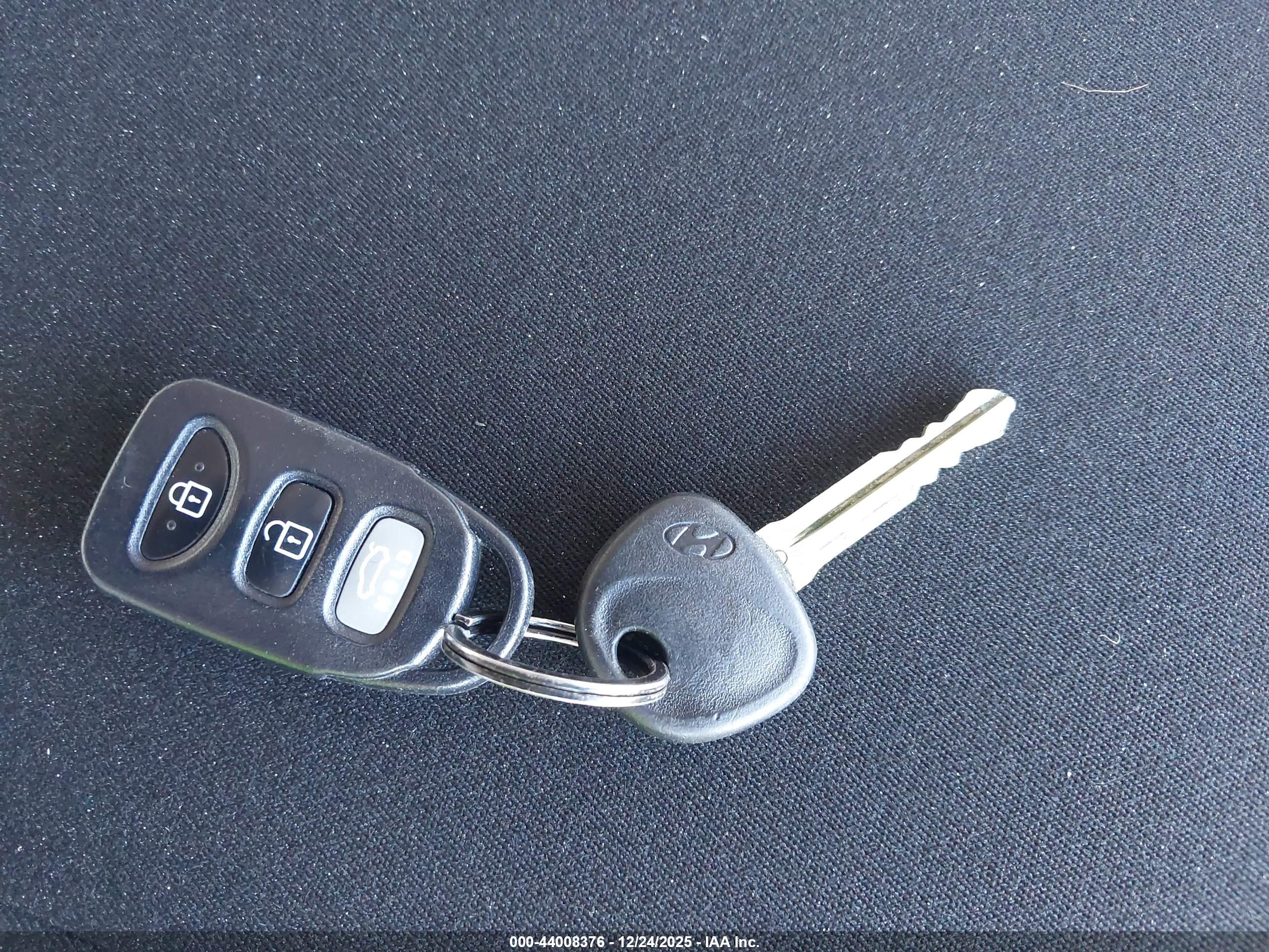 HYUNDAI ELANTRA image 11