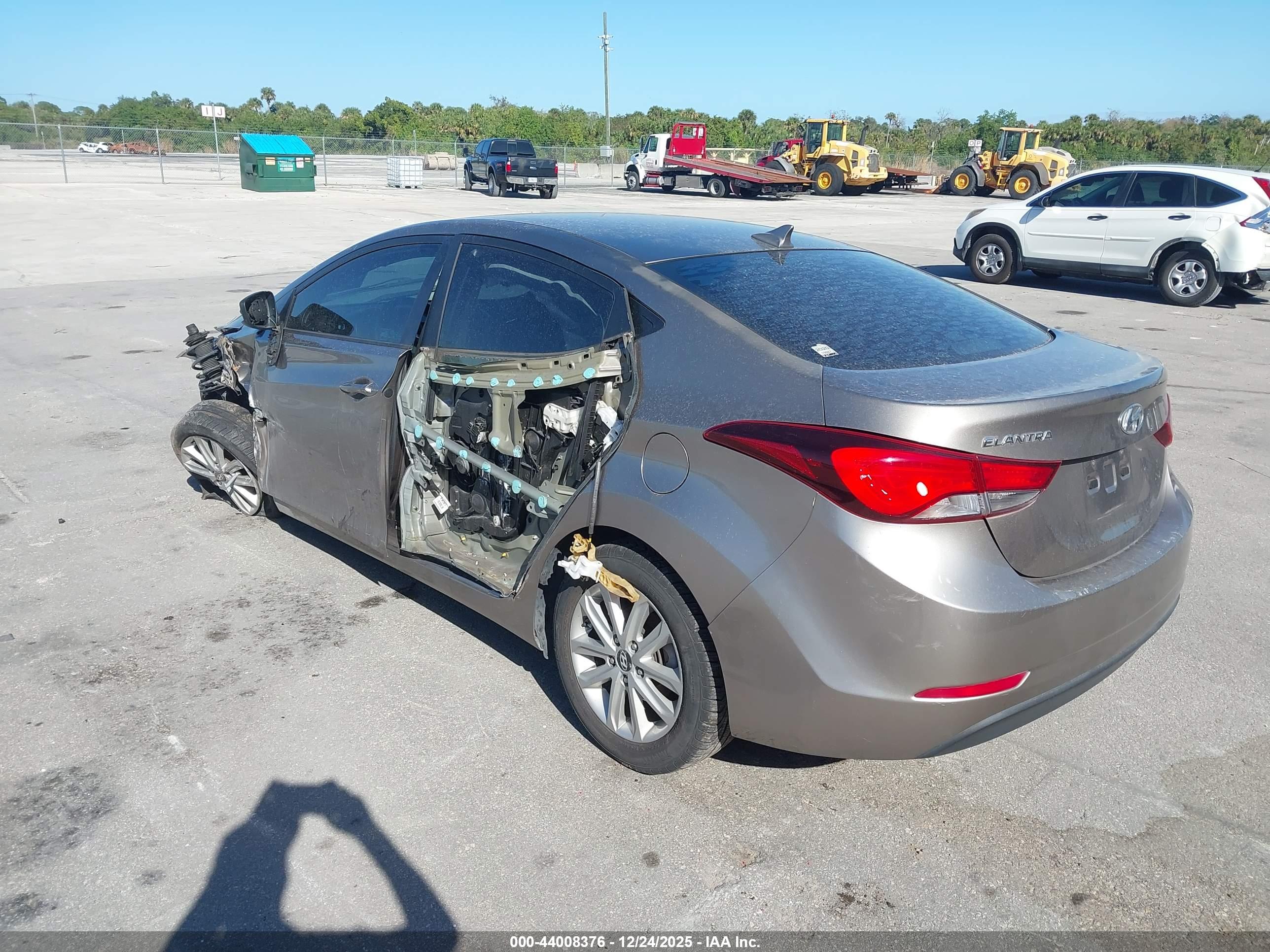 HYUNDAI ELANTRA image 3
