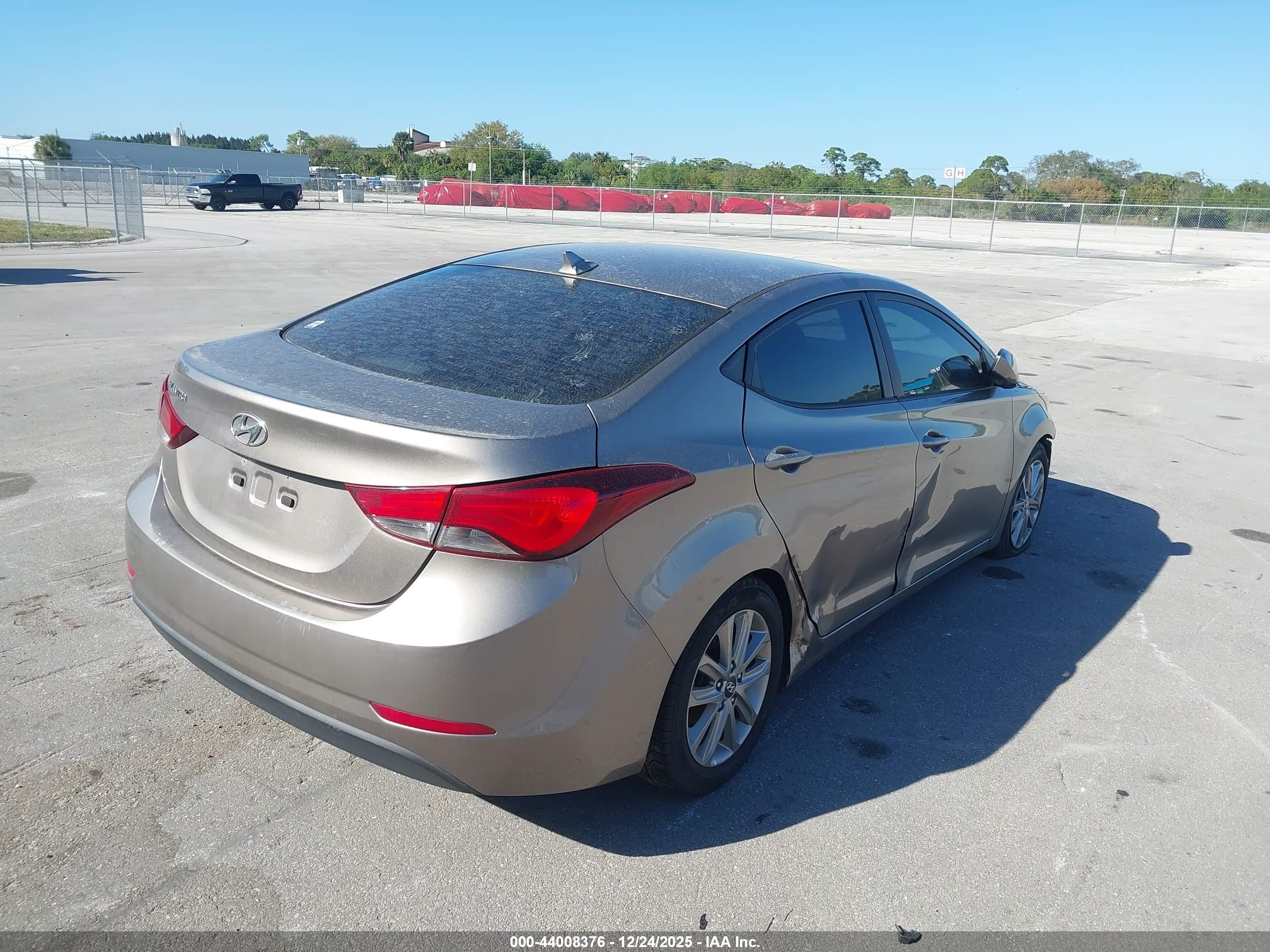 HYUNDAI ELANTRA image 4