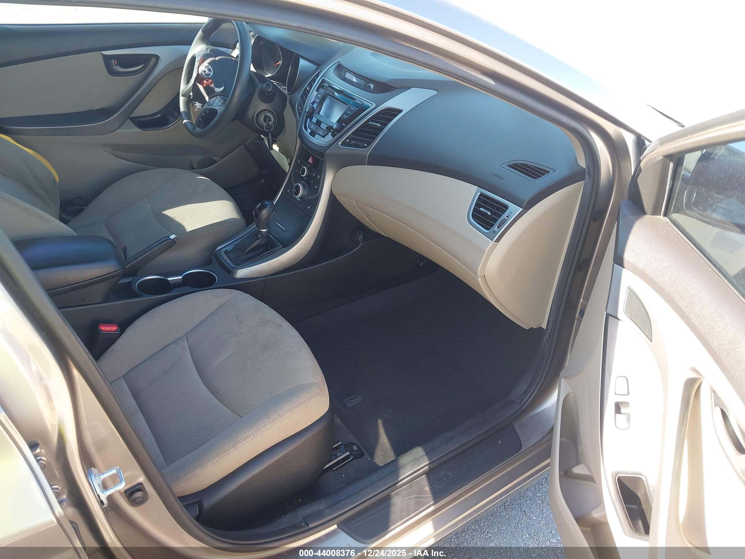 HYUNDAI ELANTRA image 5