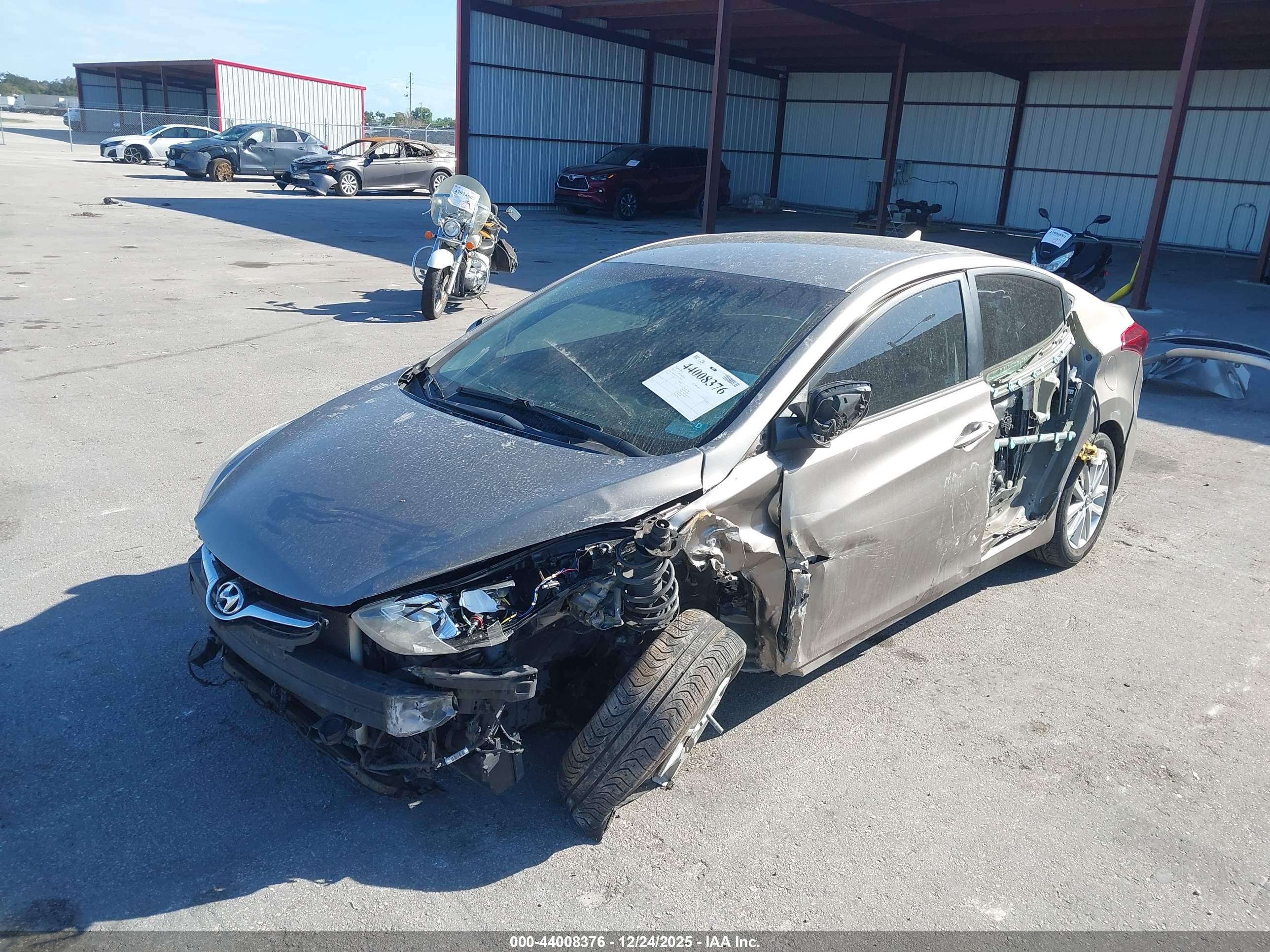 HYUNDAI ELANTRA image 6