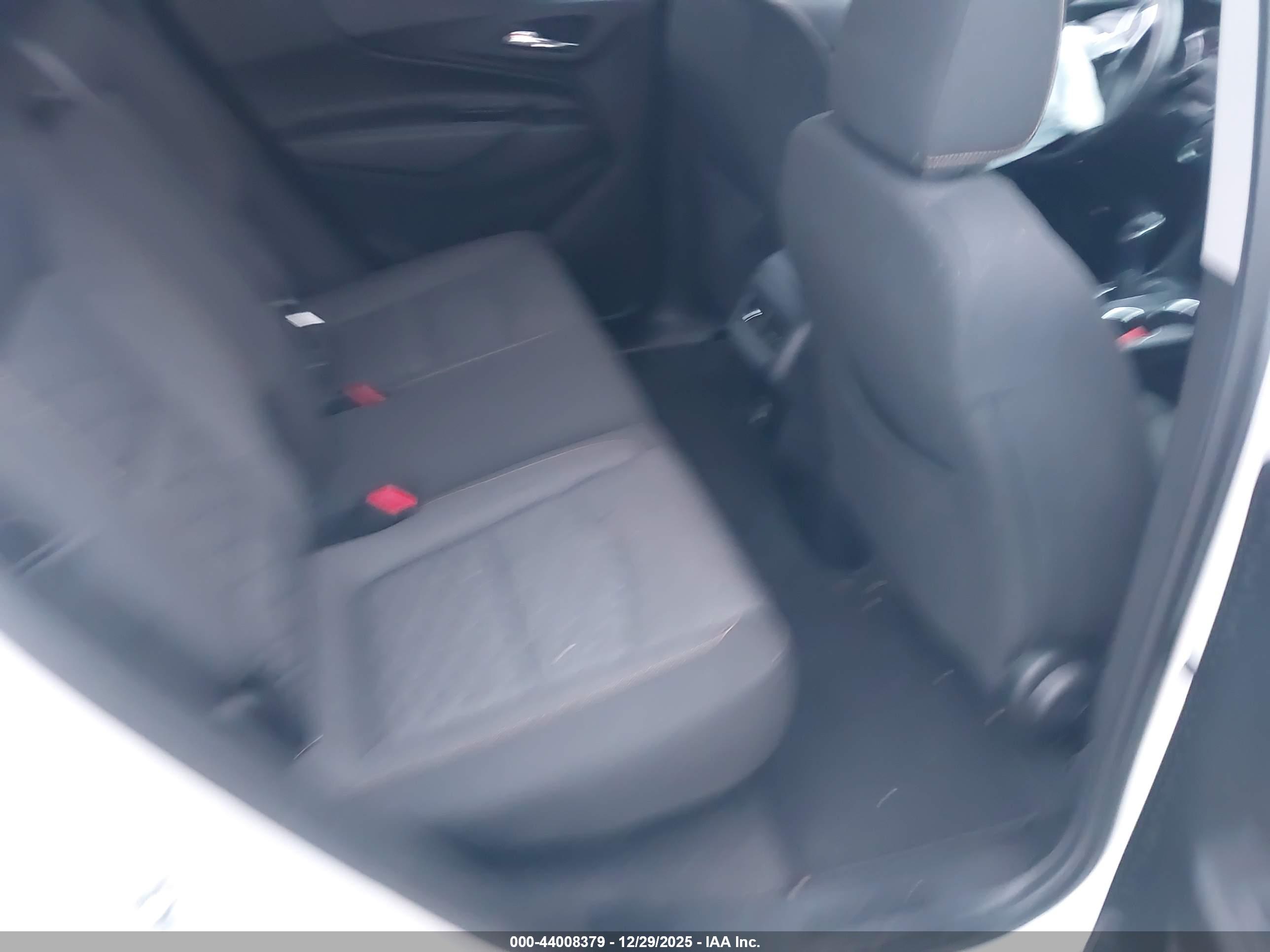 CHEVROLET EQUINOX image 8