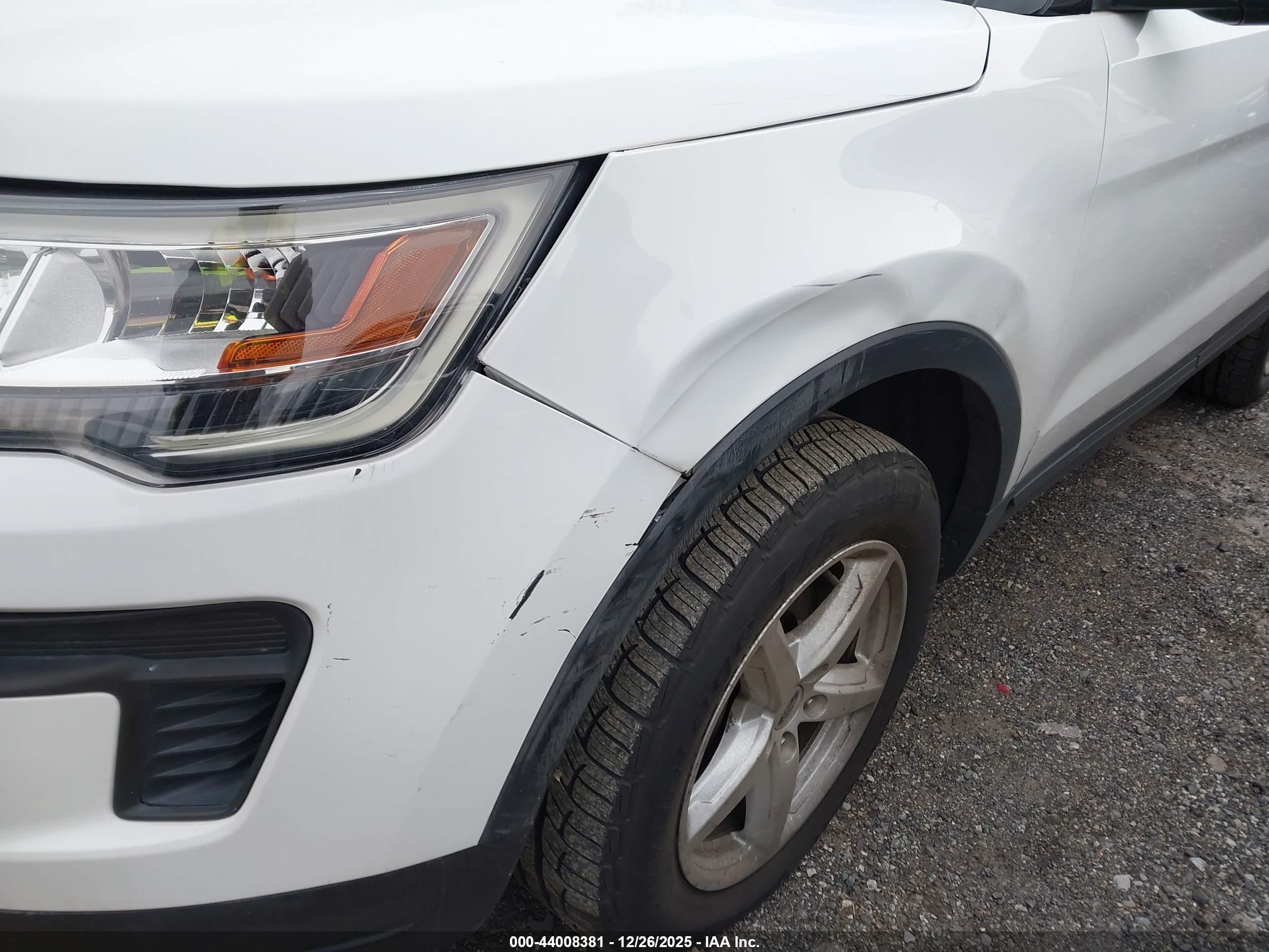 FORD EXPLORER image 6