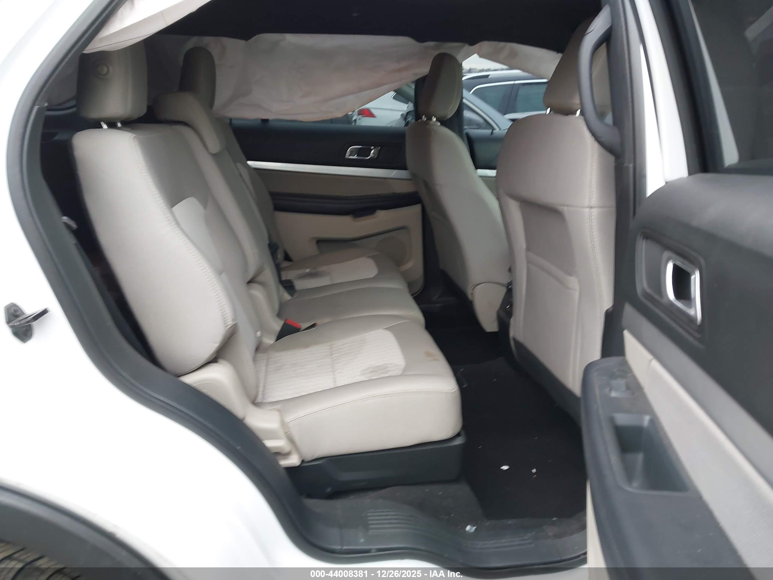 FORD EXPLORER image 8
