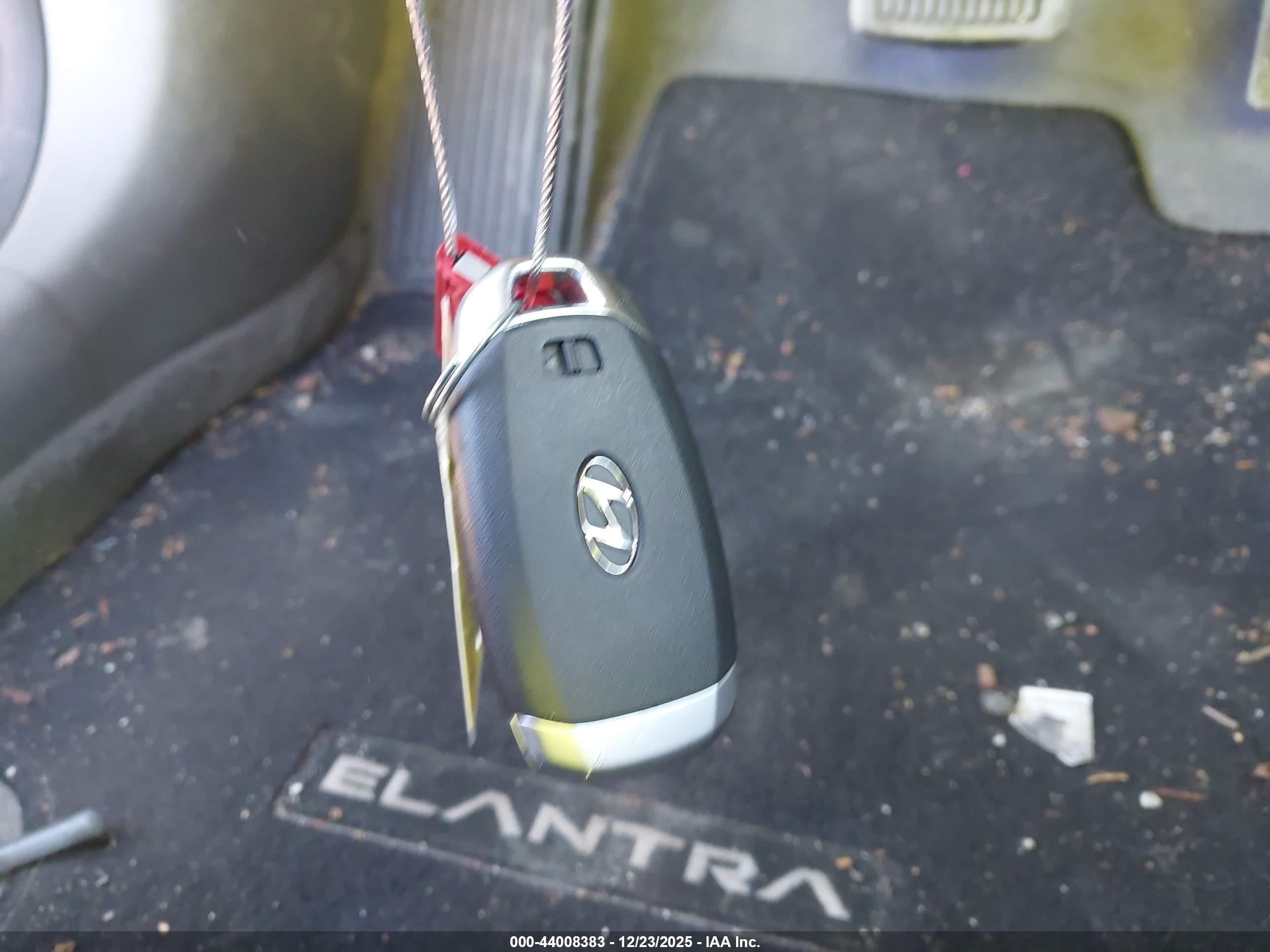 HYUNDAI ELANTRA image 11