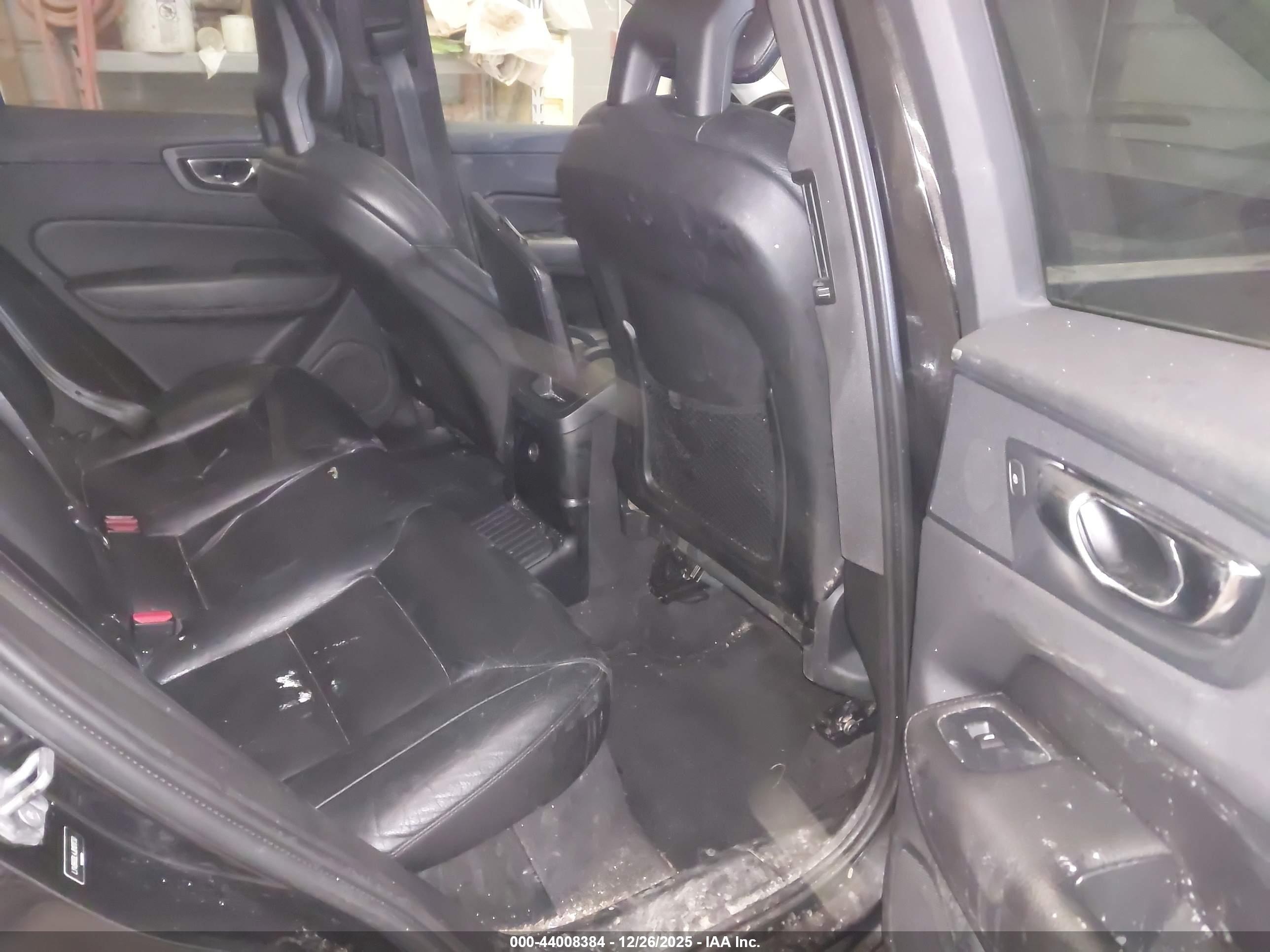 VOLVO XC60 image 8
