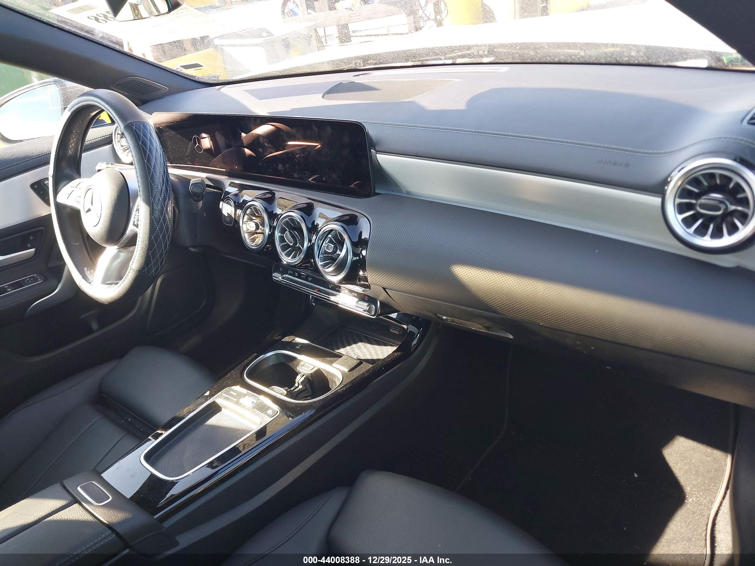 MERCEDES-BENZ CLA image 5