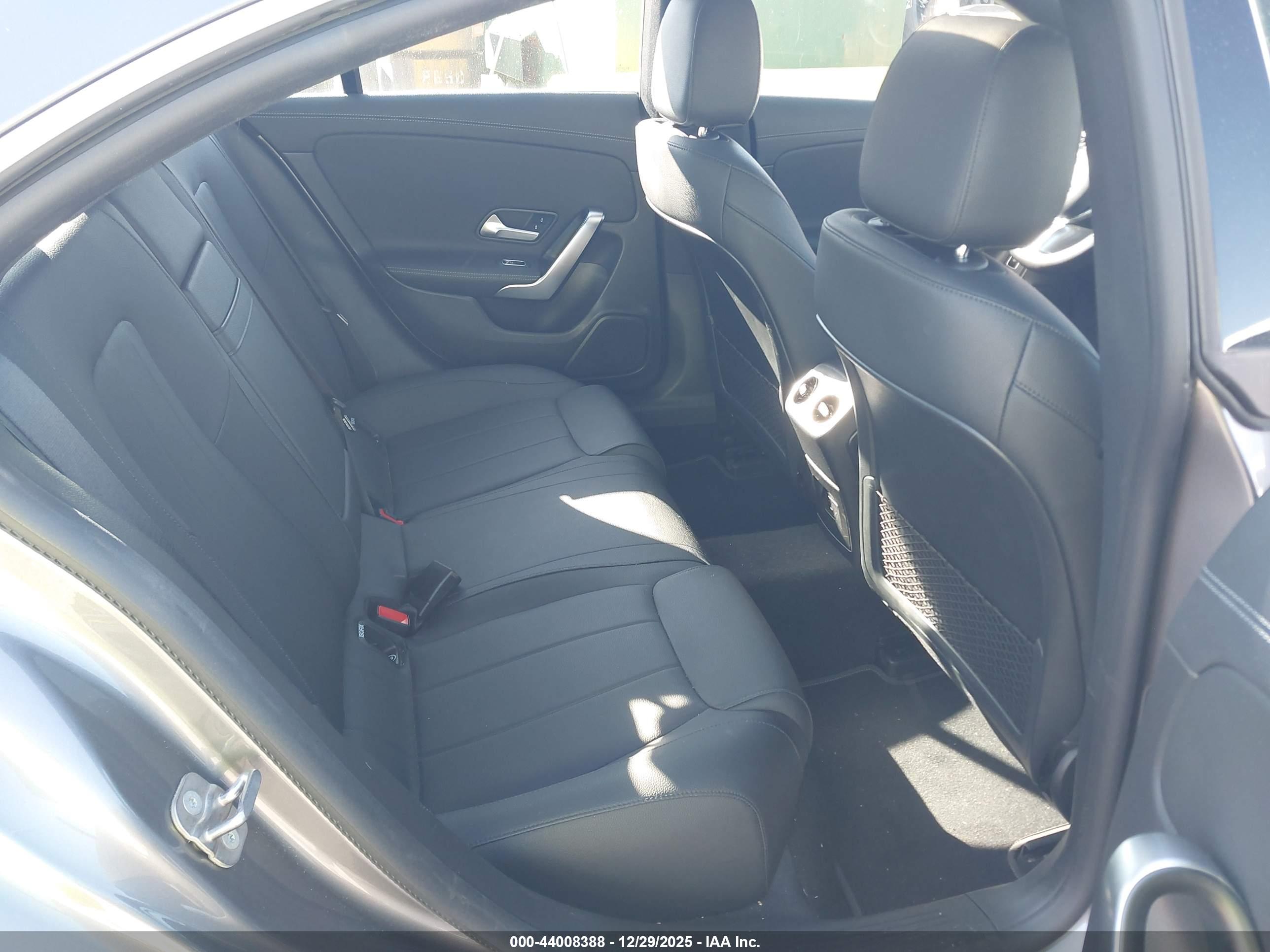 MERCEDES-BENZ CLA image 8