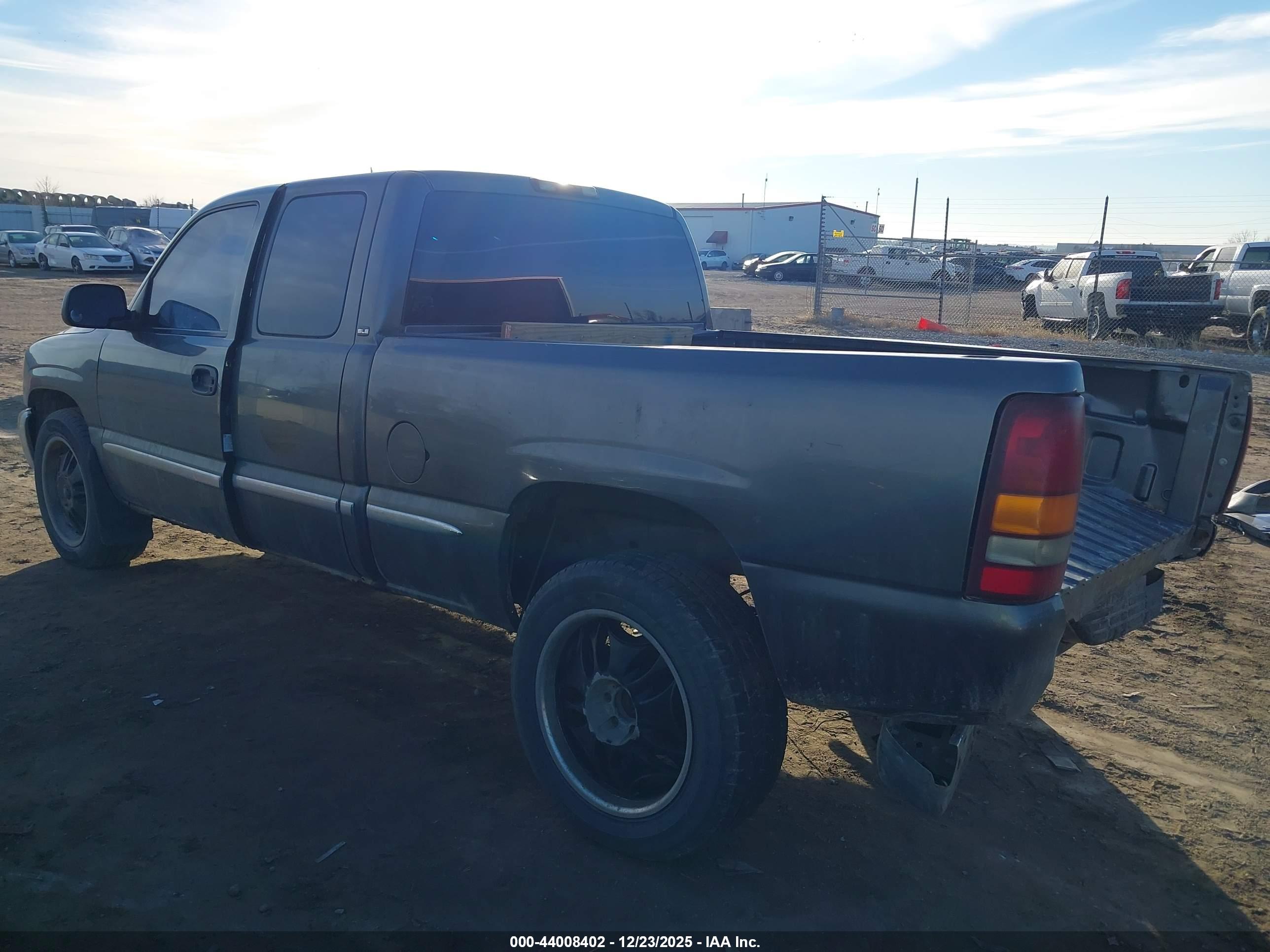 GMC SIERRA image 3
