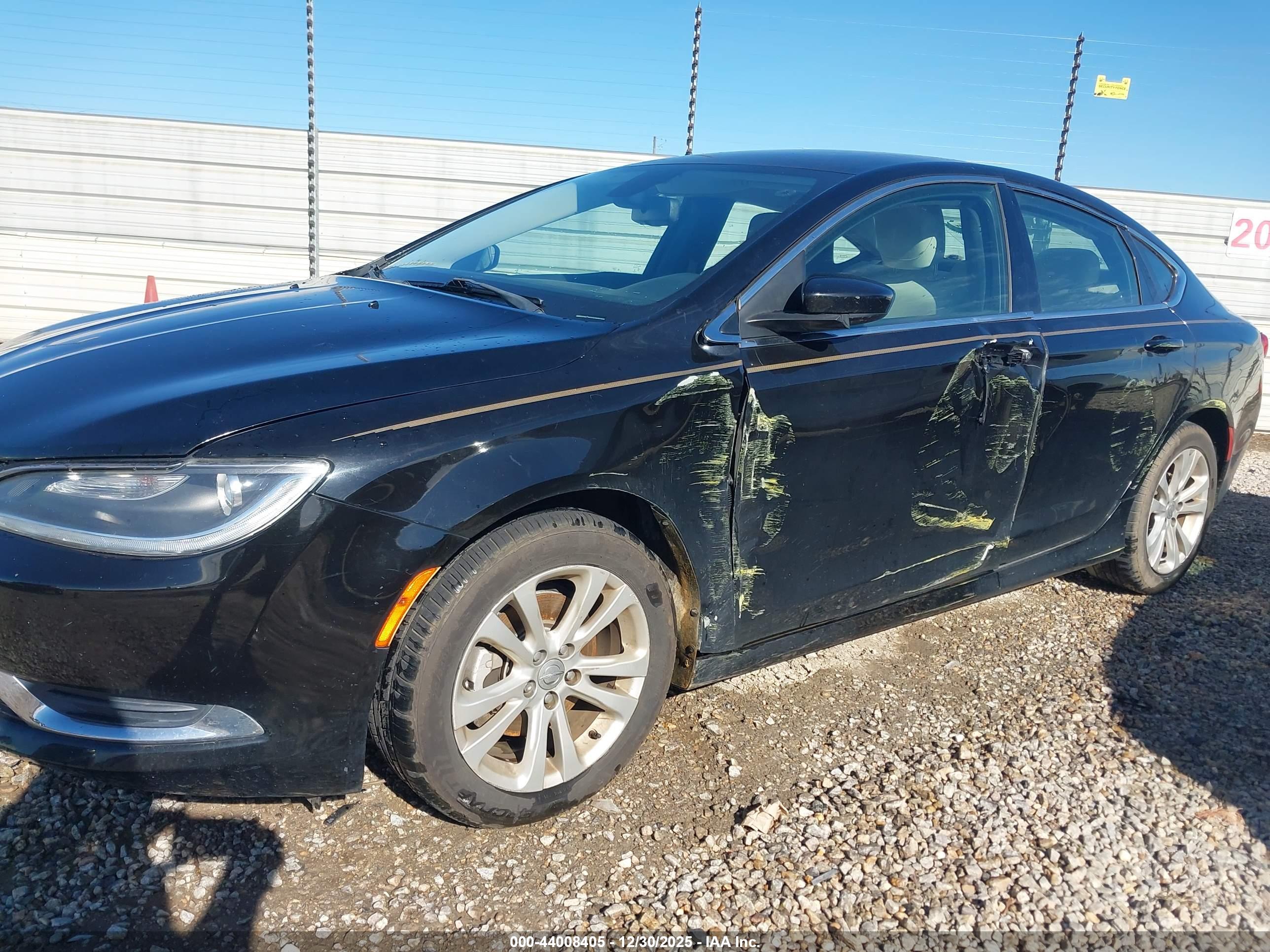 CHRYSLER 200 image 6