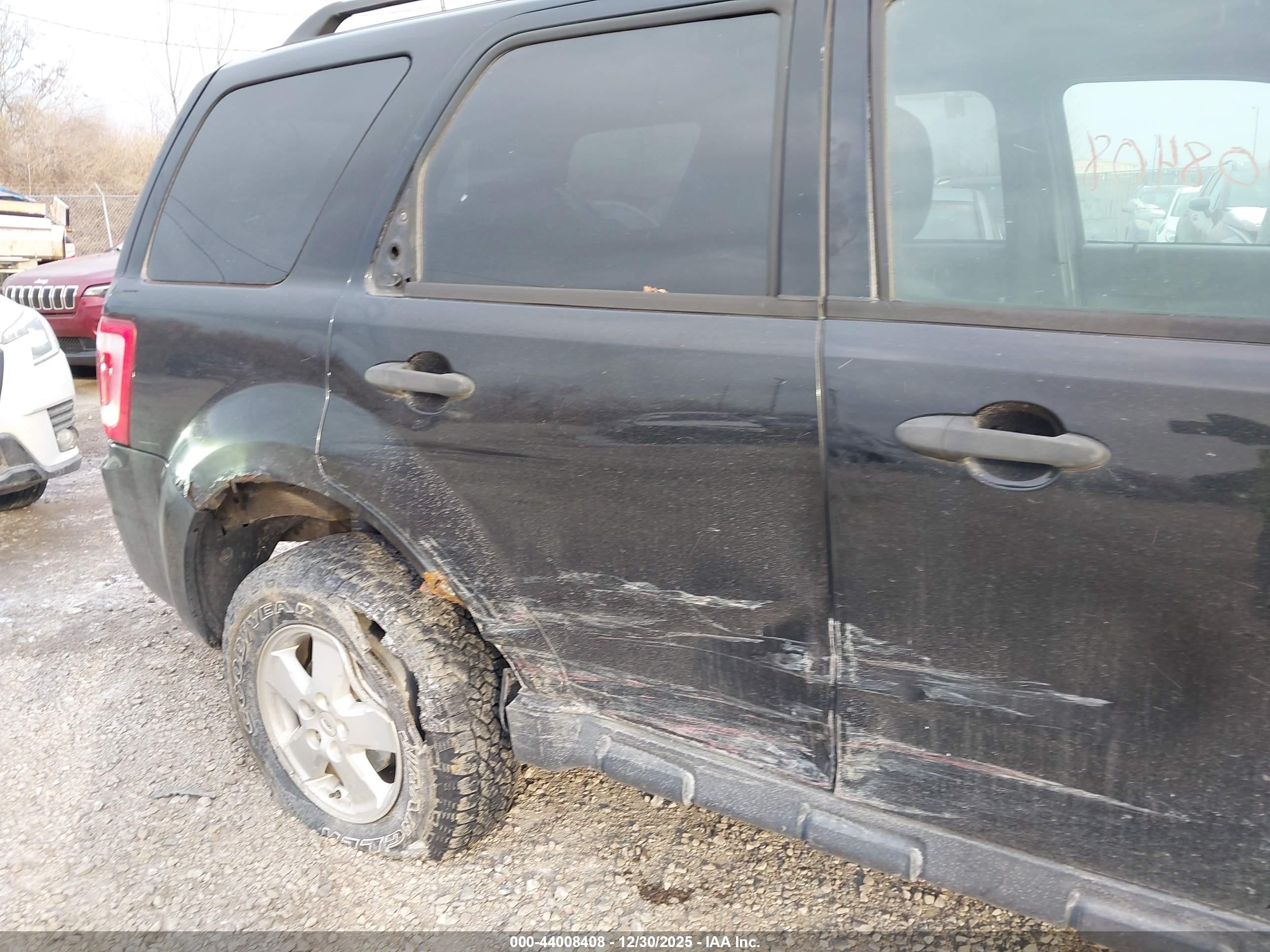 FORD ESCAPE image 6