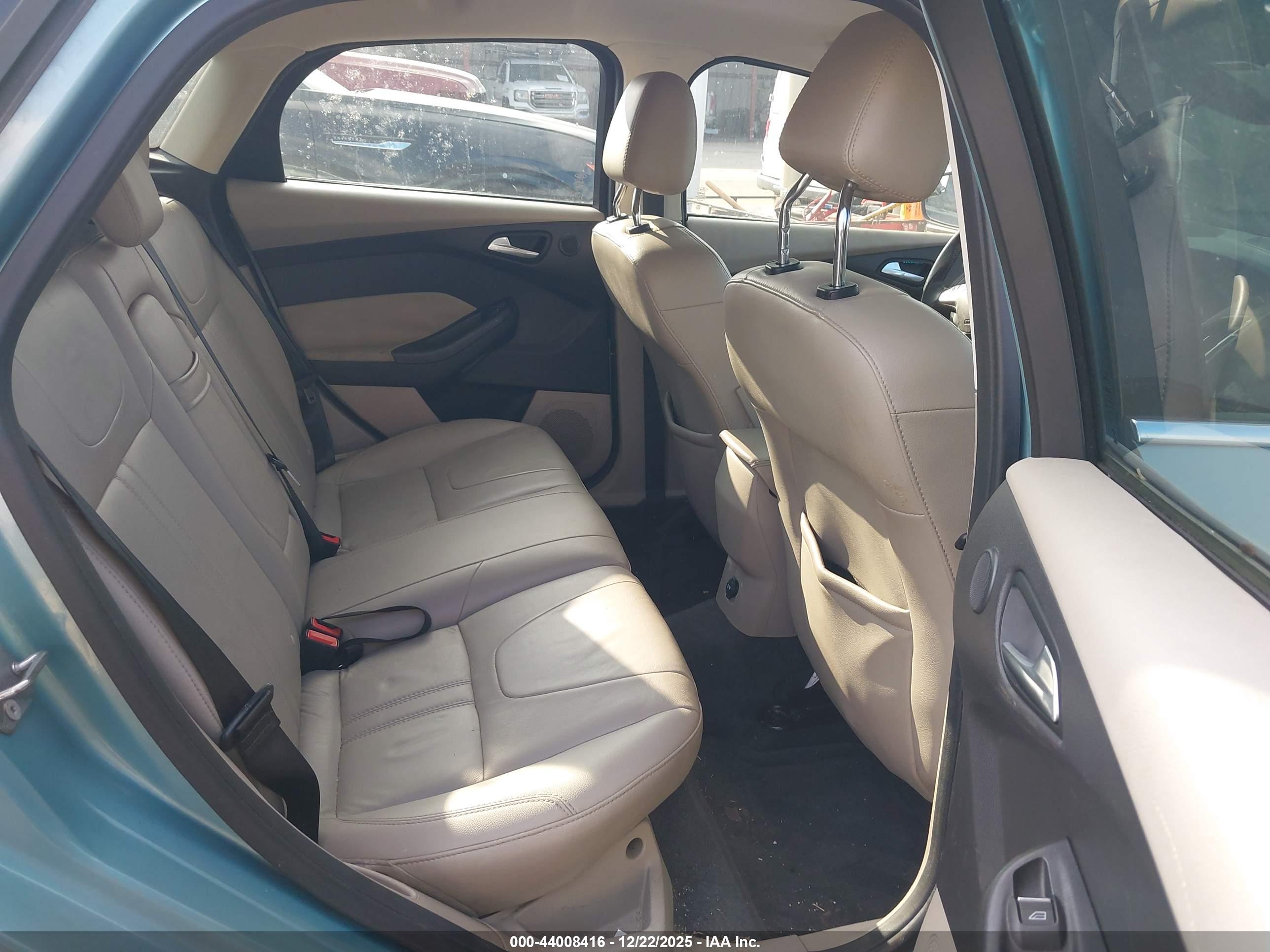 FORD FOCUS image 8